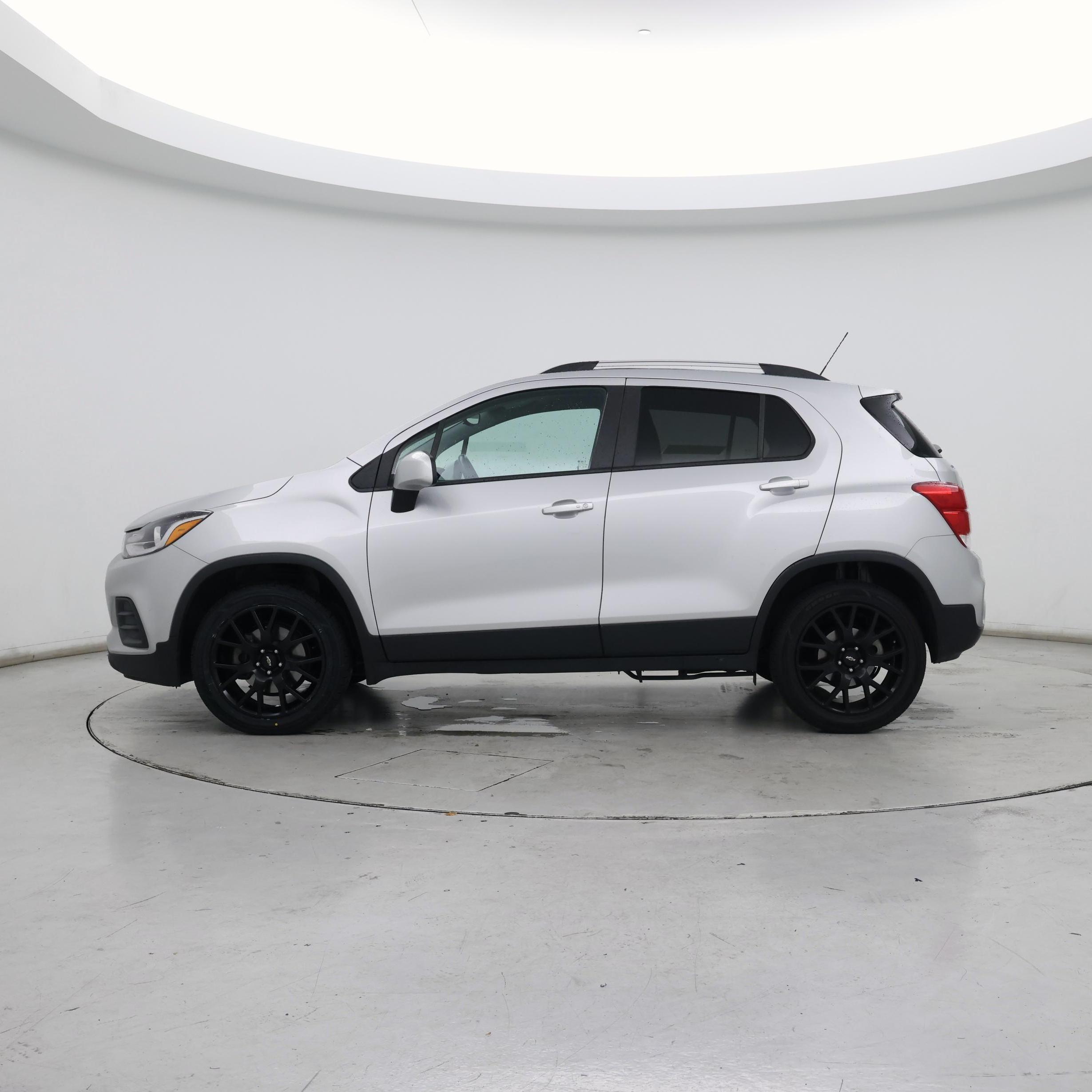Thumbnail: 2021 Chevrolet Trax - 3