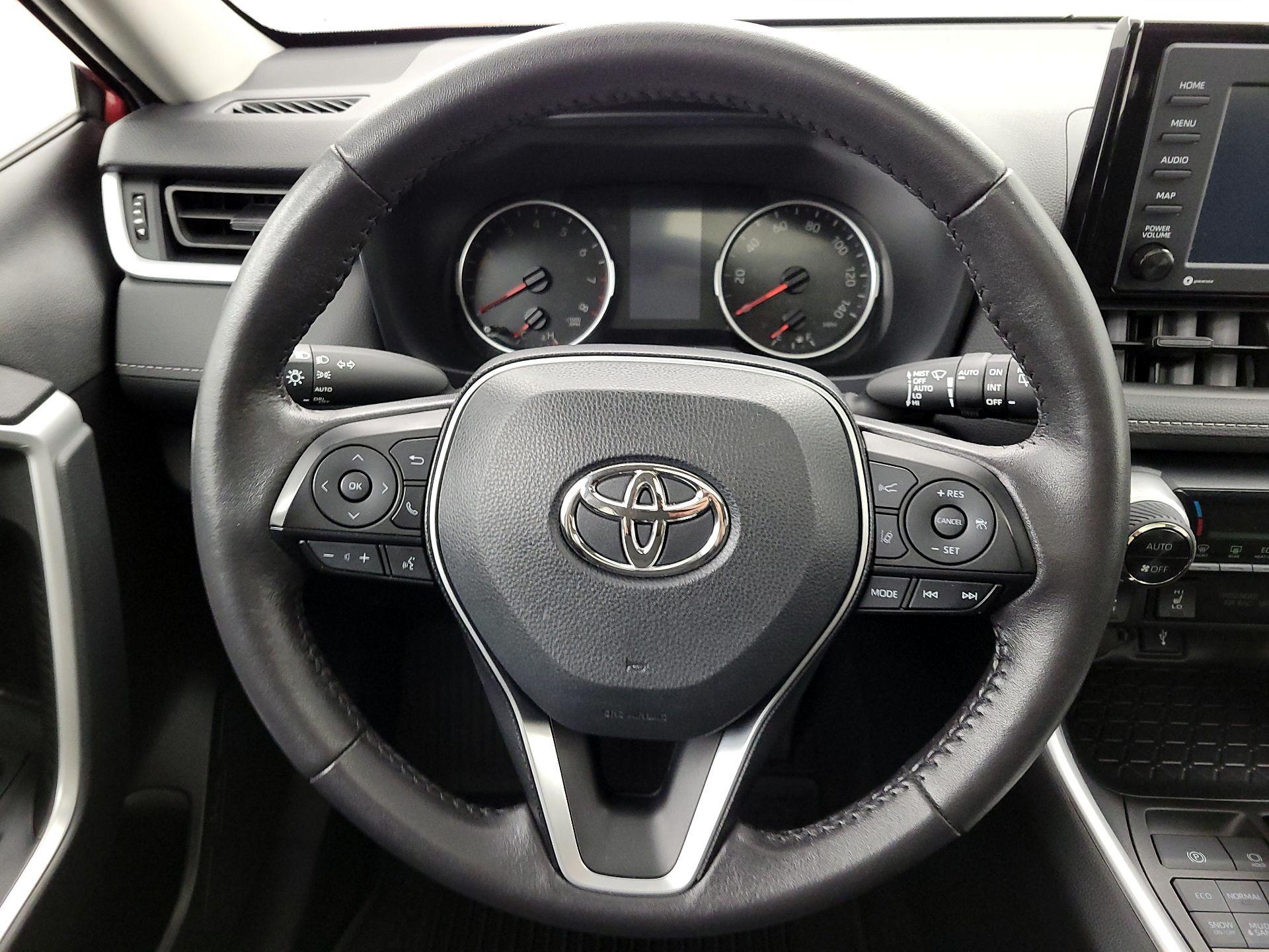 Thumbnail: 2022 Toyota RAV4 - 10