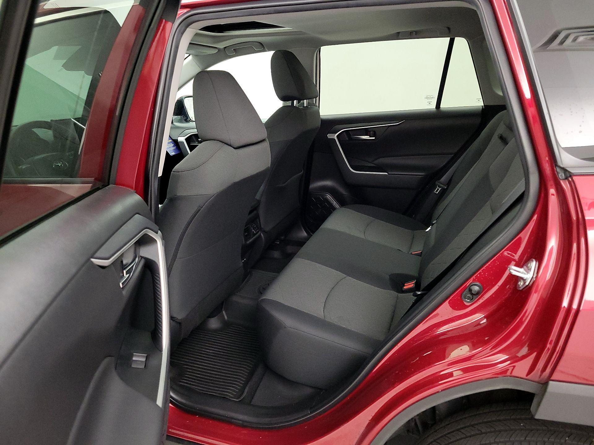 Thumbnail: 2022 Toyota RAV4 - 20