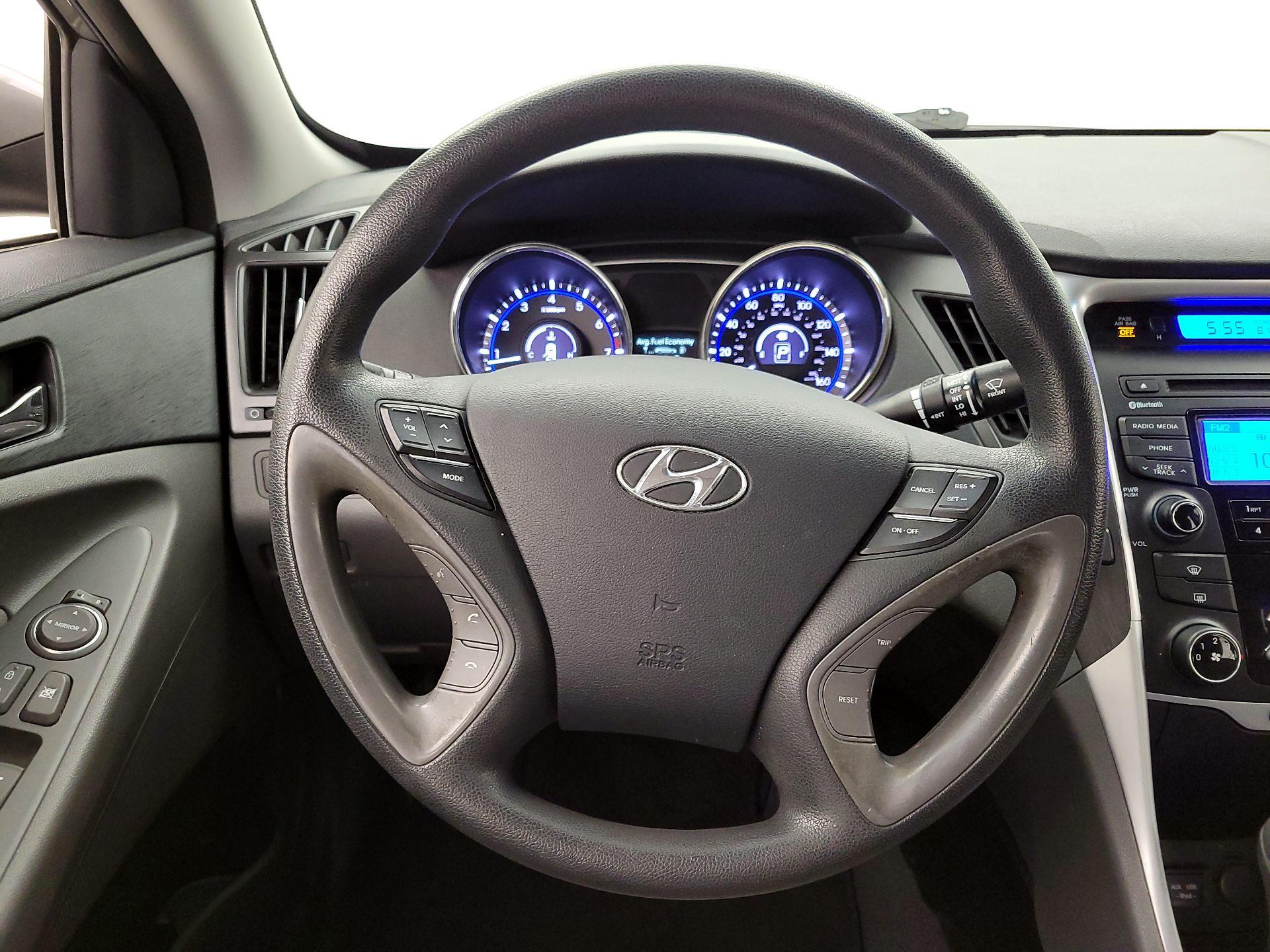 Thumbnail: 2013 Hyundai Sonata - 10