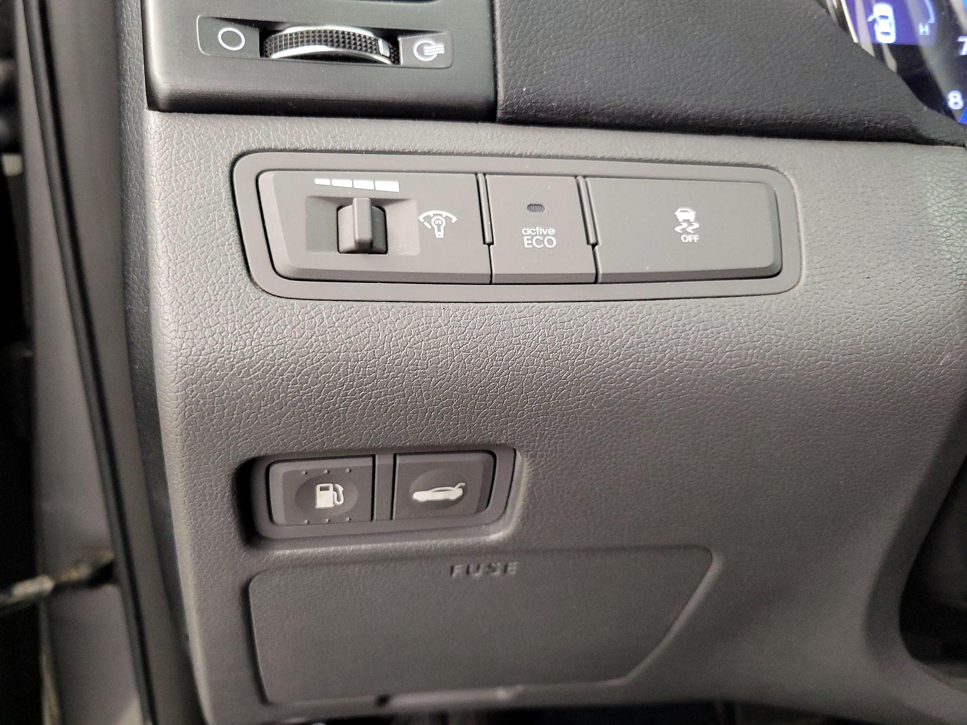 Thumbnail: 2013 Hyundai Sonata - 13