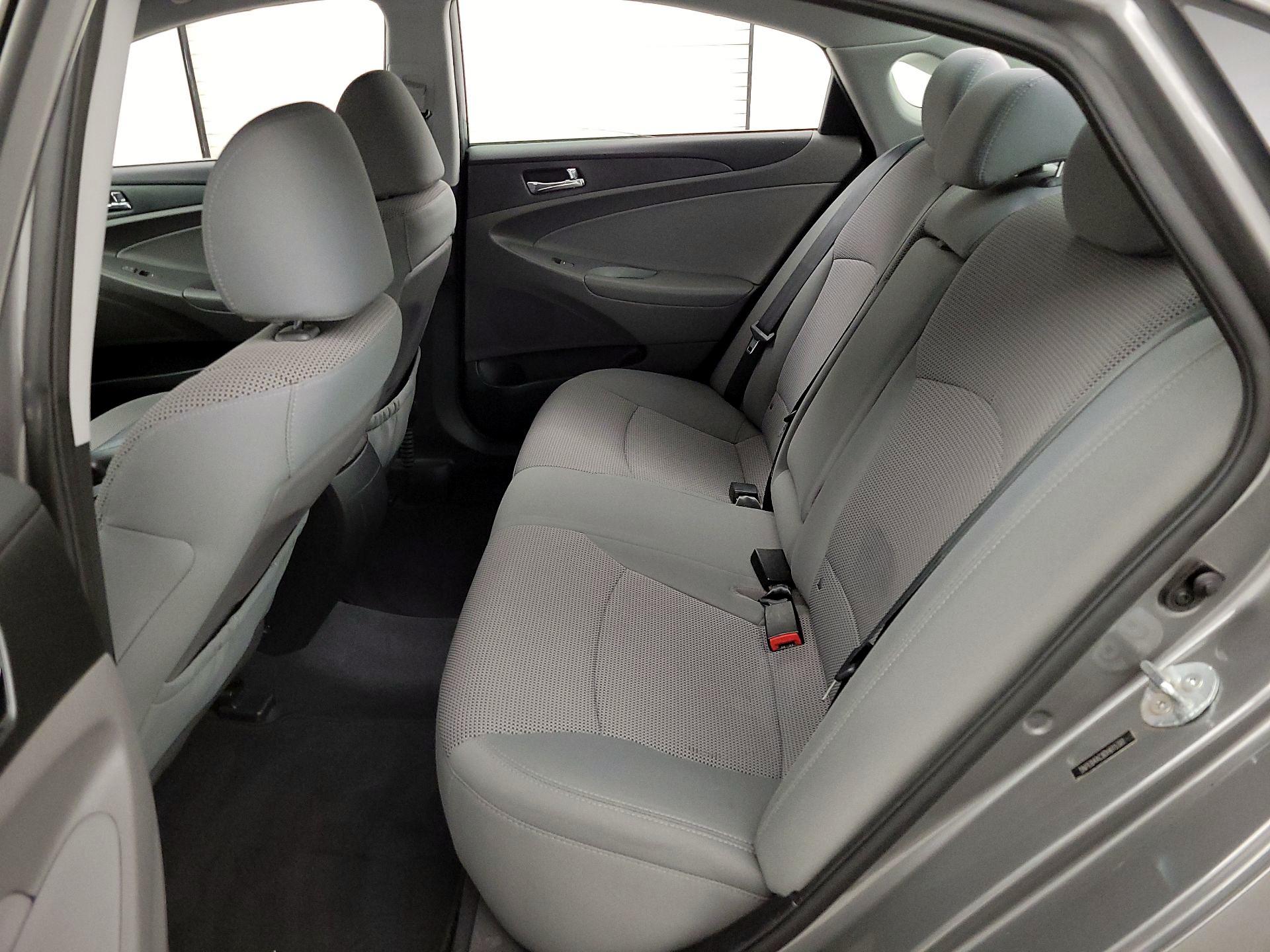 Thumbnail: 2013 Hyundai Sonata - 18