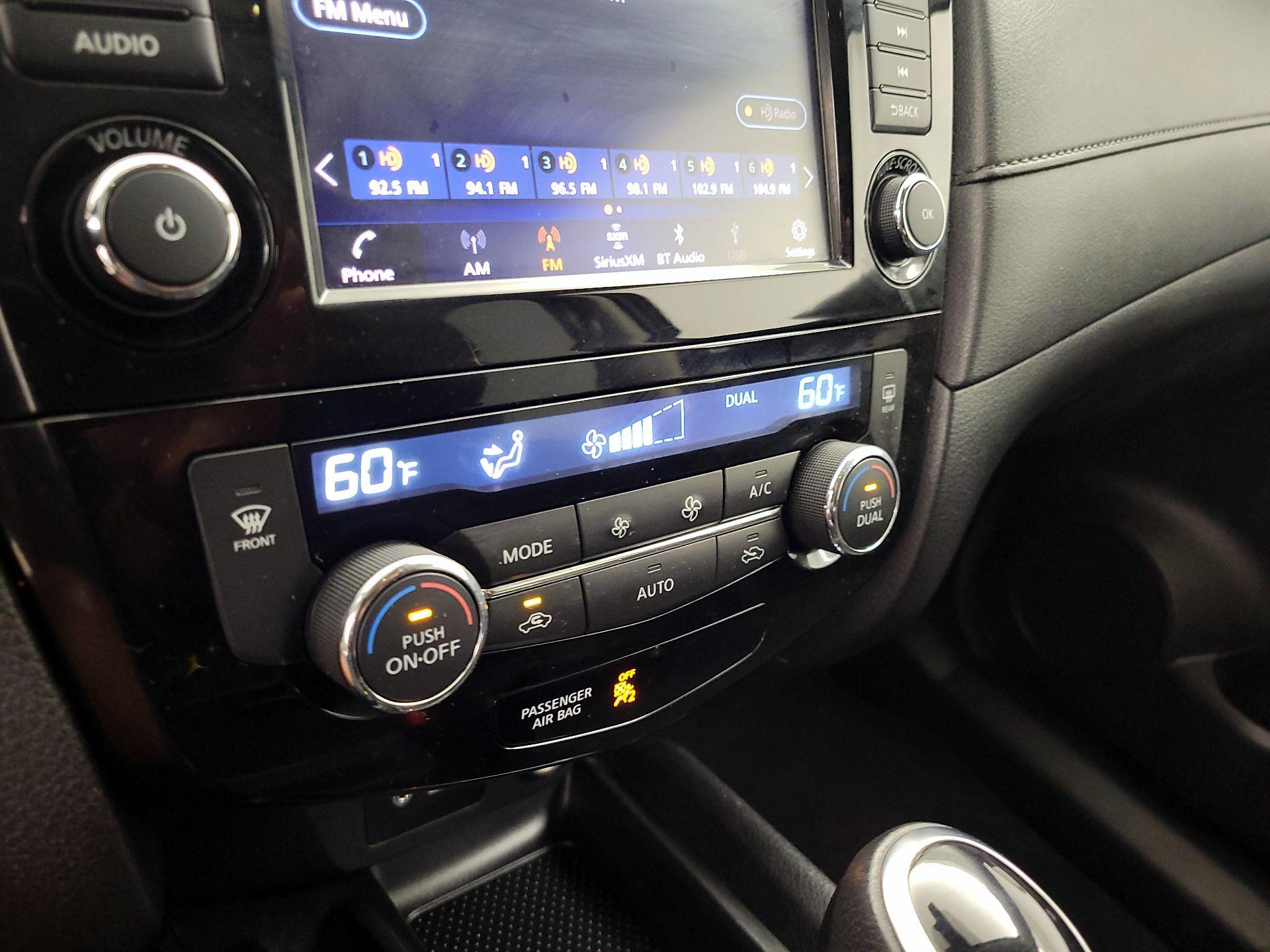 Thumbnail: 2019 Nissan Rogue - 16