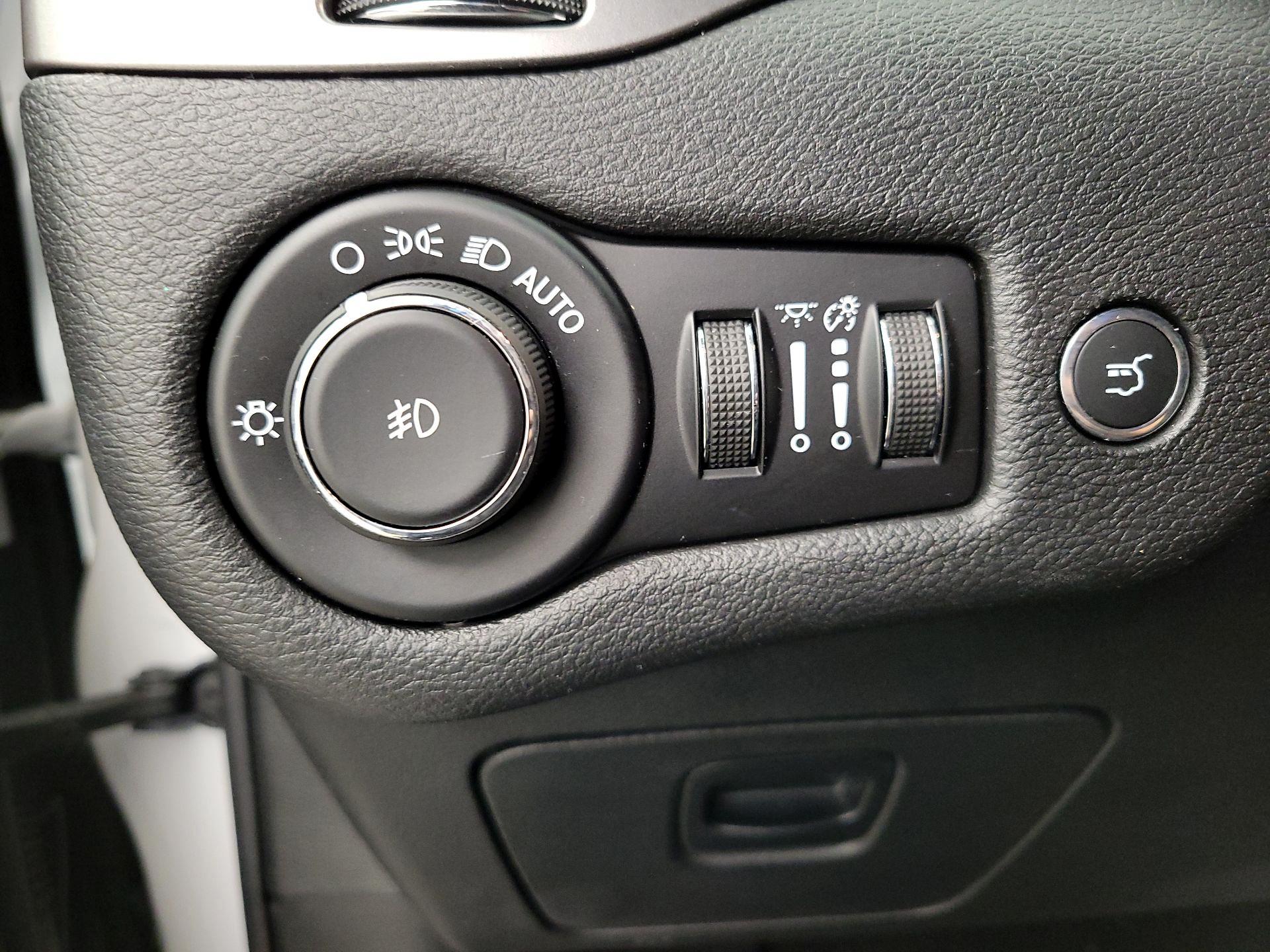 Thumbnail: 2019 Jeep Cherokee - 13