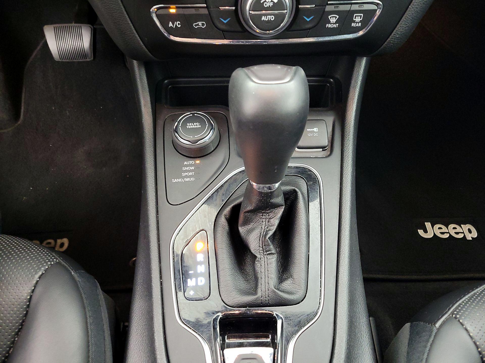 Thumbnail: 2019 Jeep Cherokee - 17
