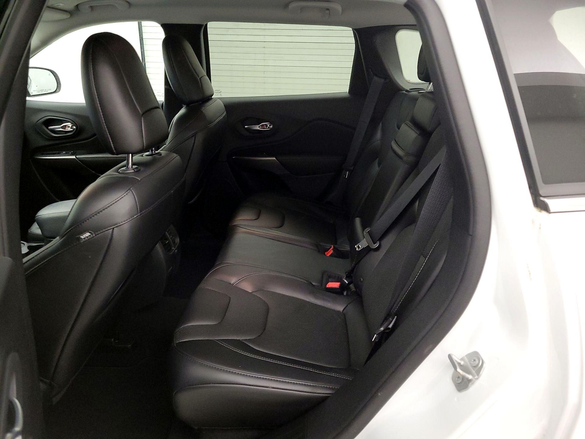 Thumbnail: 2019 Jeep Cherokee - 19