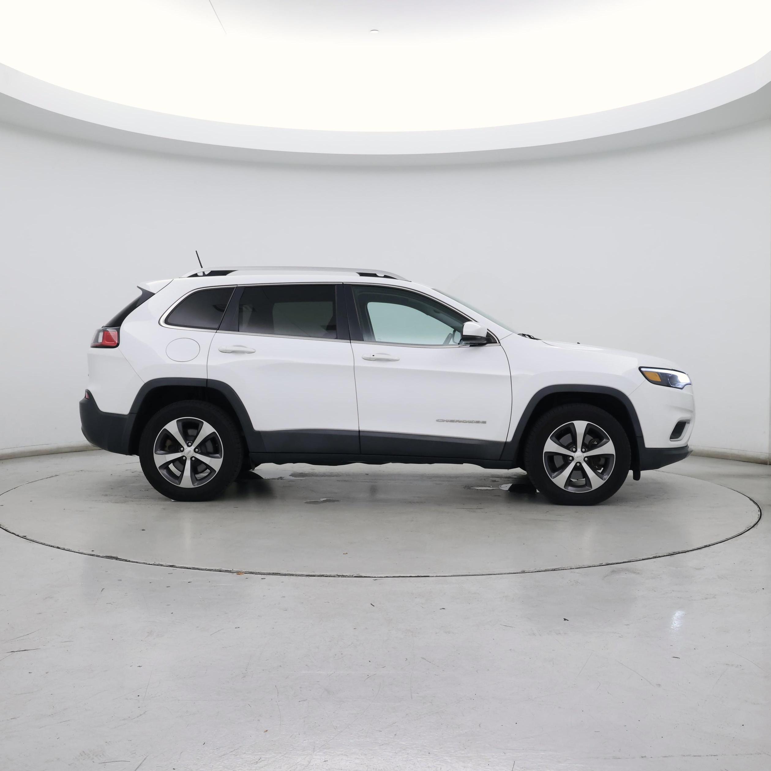 Thumbnail: 2019 Jeep Cherokee - 7
