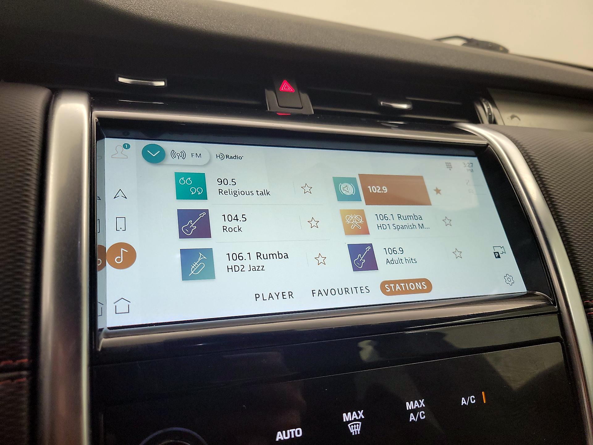 Thumbnail: 2021 Land Rover Discovery Sport - 15