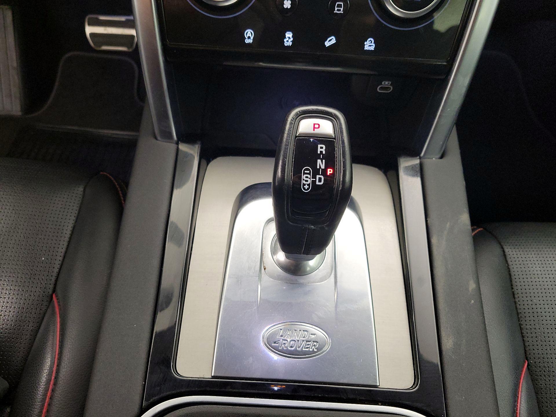 Thumbnail: 2021 Land Rover Discovery Sport - 17