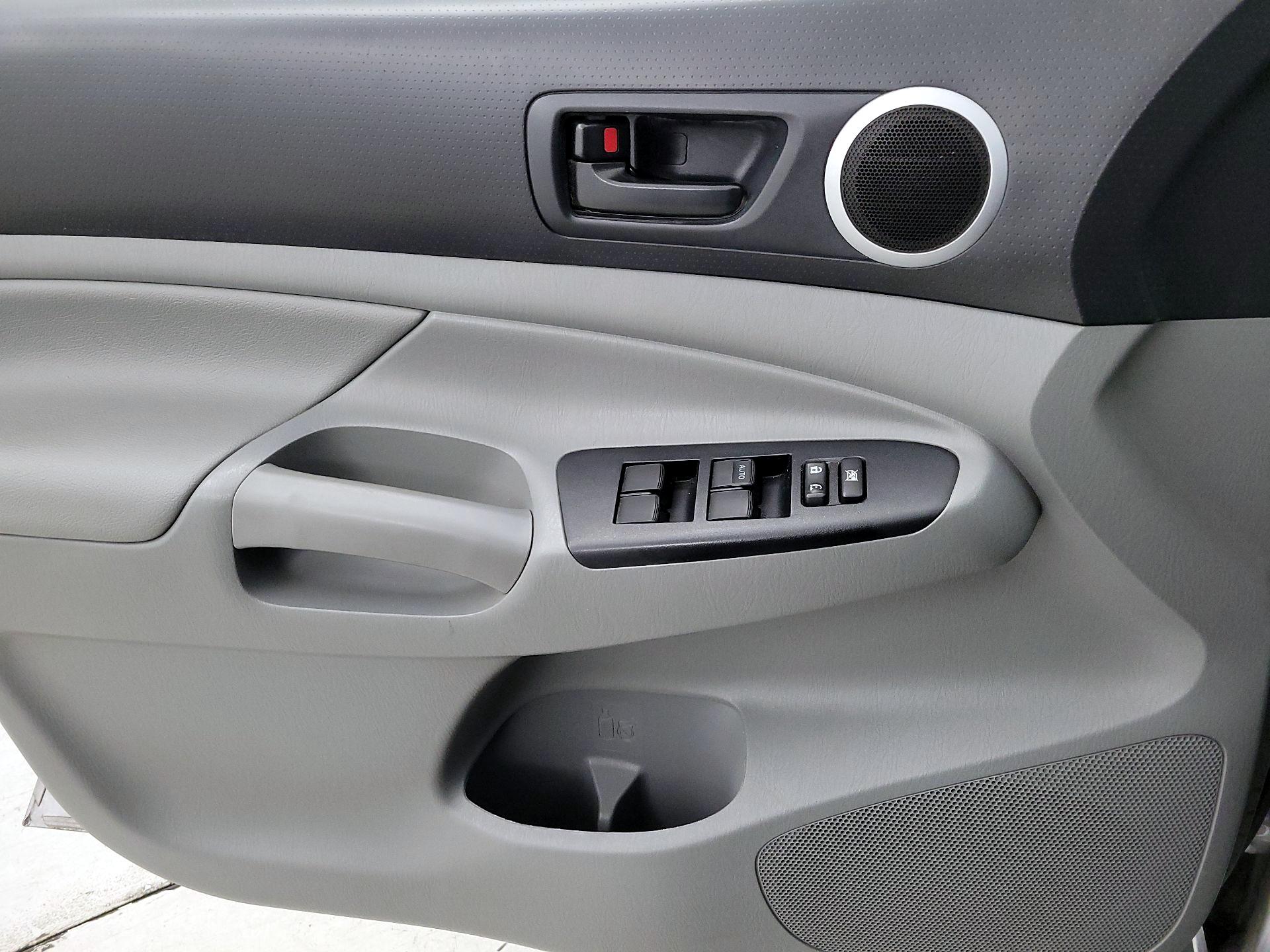 Thumbnail: 2014 Toyota Tacoma - 12