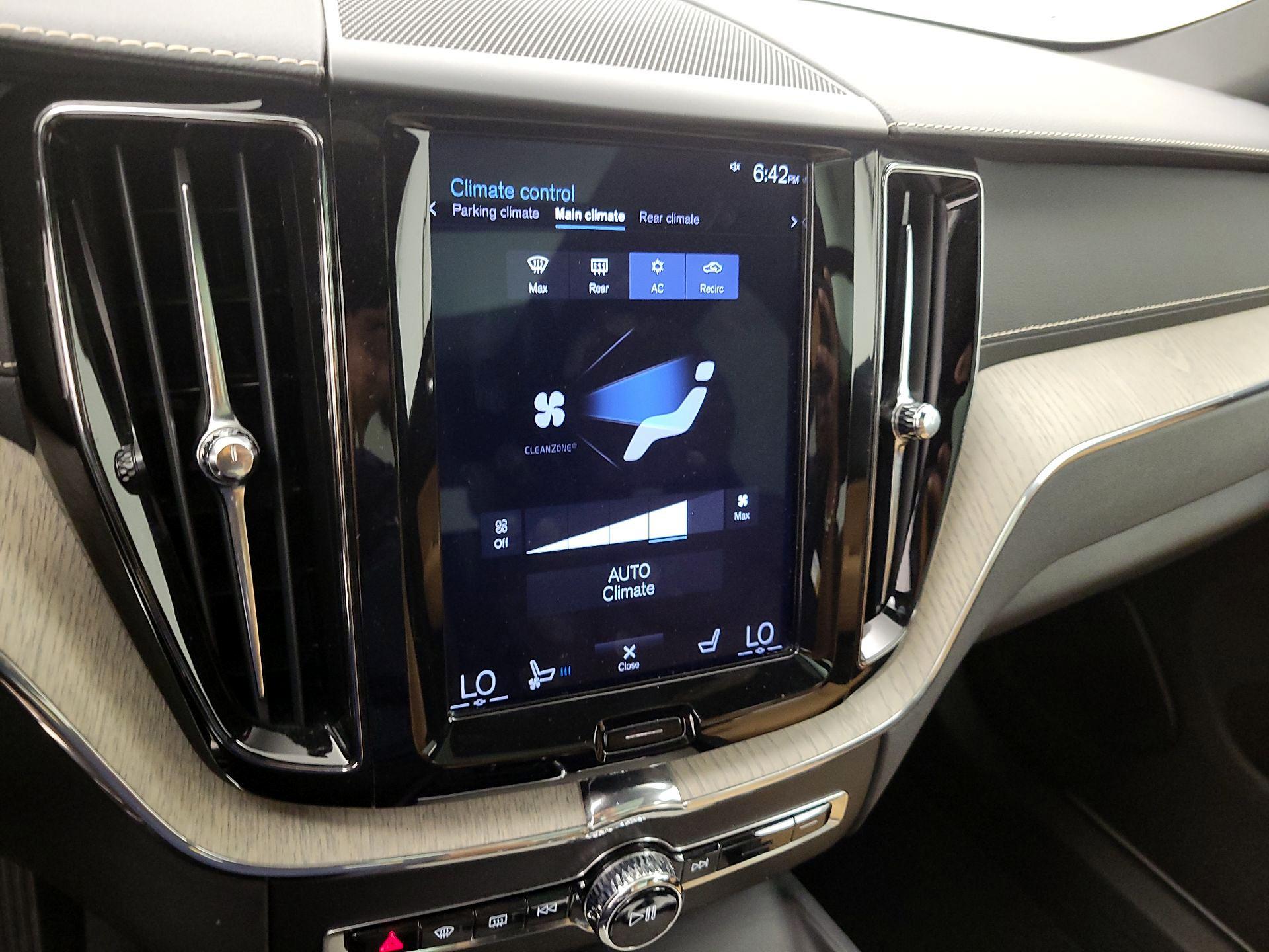 Thumbnail: 2019 Volvo XC60 - 17