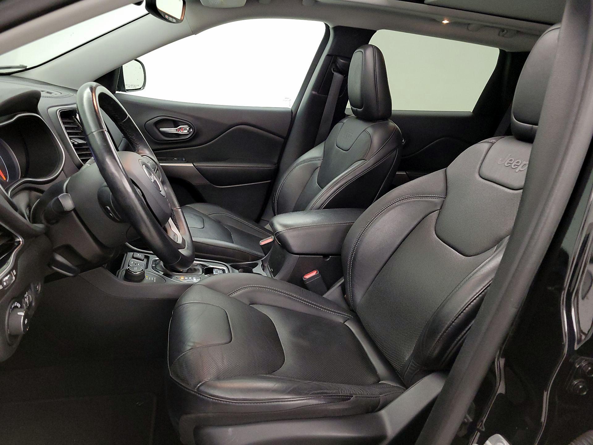 Thumbnail: 2020 Jeep Cherokee - 11