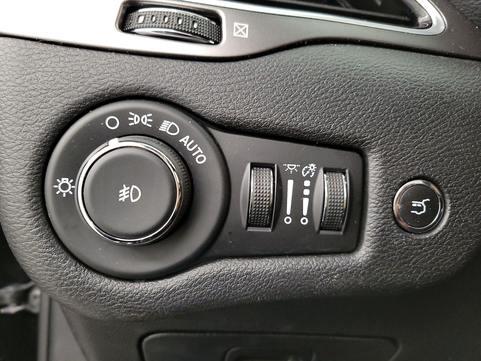 Thumbnail: 2020 Jeep Cherokee - 13