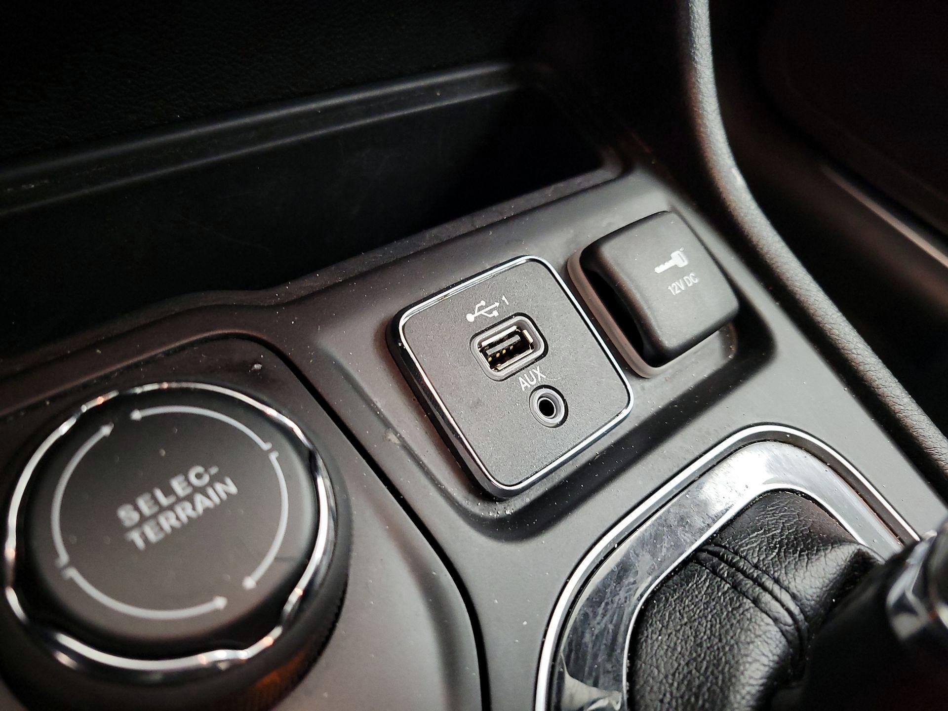Thumbnail: 2020 Jeep Cherokee - 18