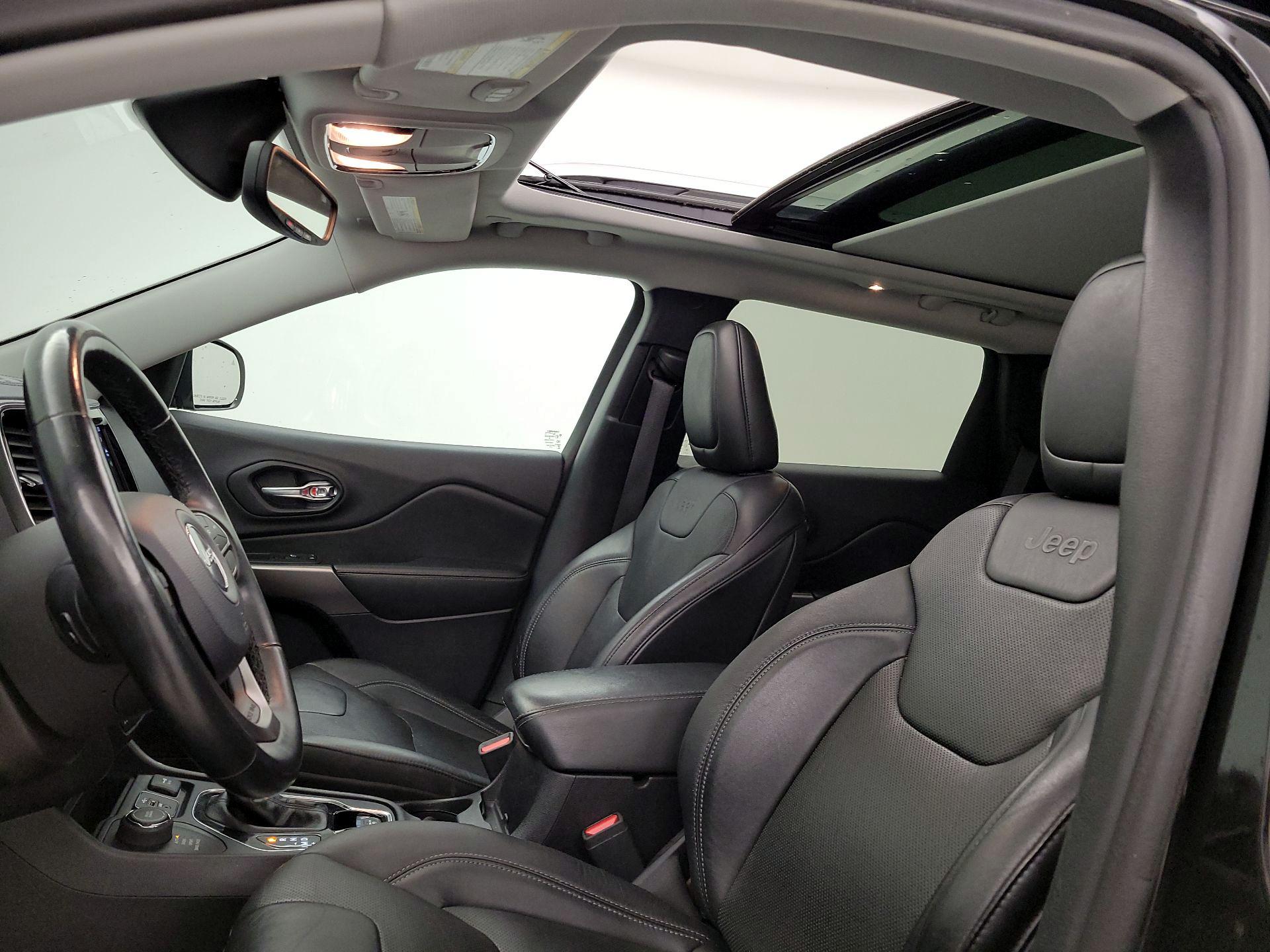 Thumbnail: 2020 Jeep Cherokee - 19