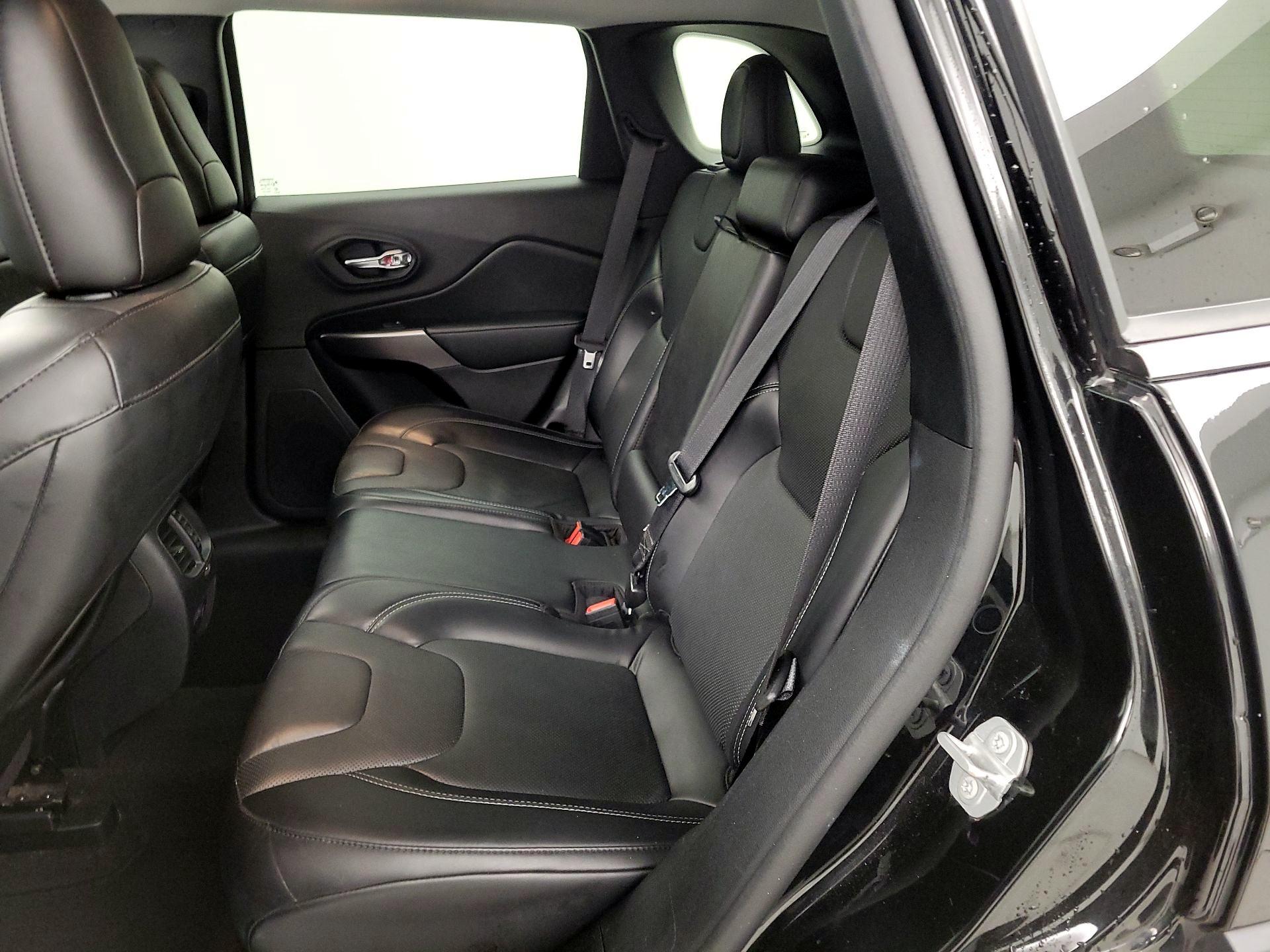 Thumbnail: 2020 Jeep Cherokee - 20