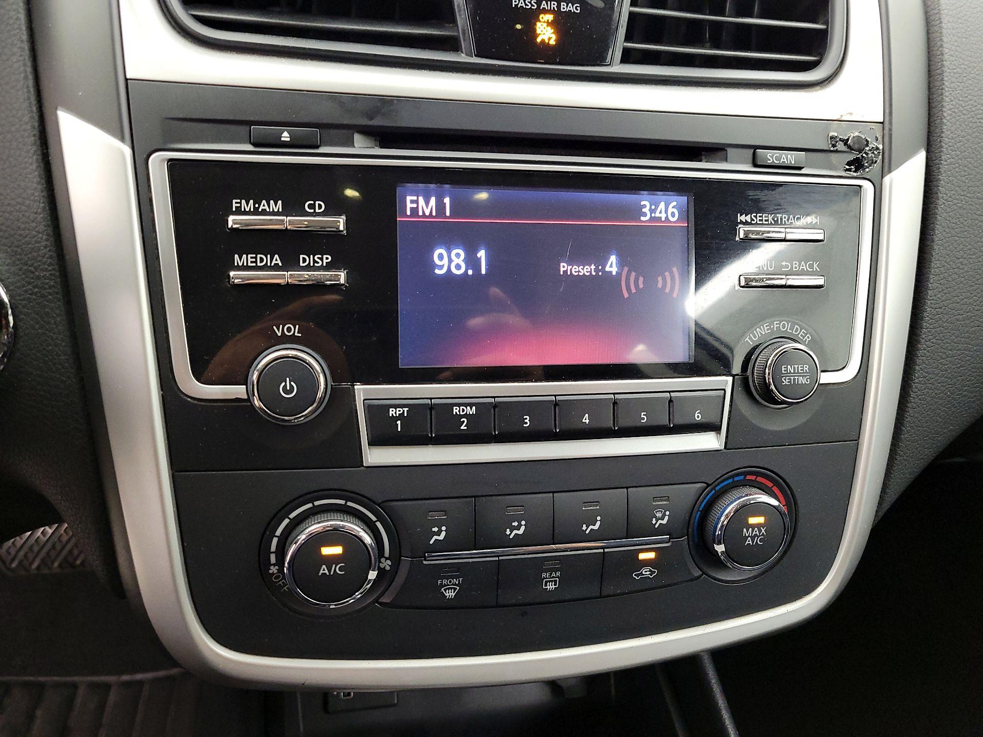 Thumbnail: 2018 Nissan Altima - 15