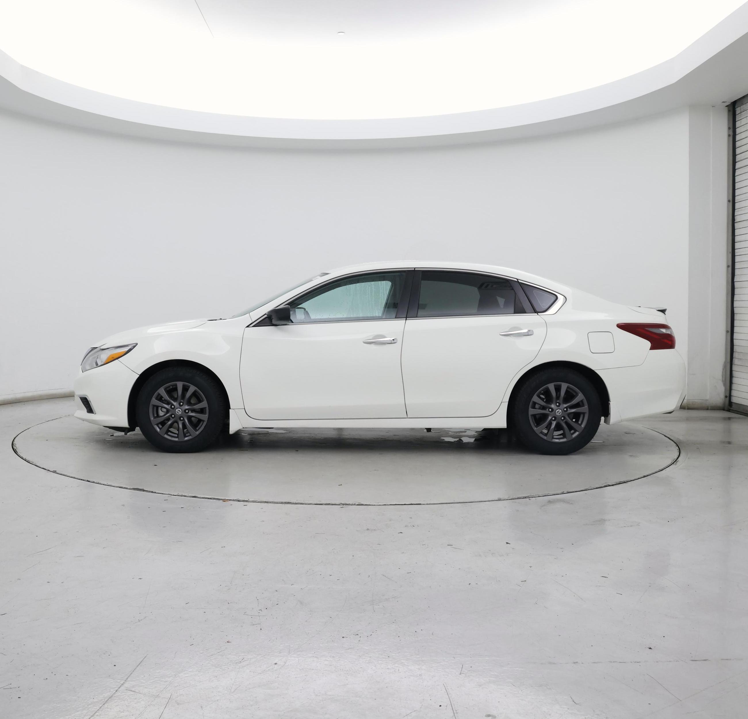 Thumbnail: 2018 Nissan Altima - 3