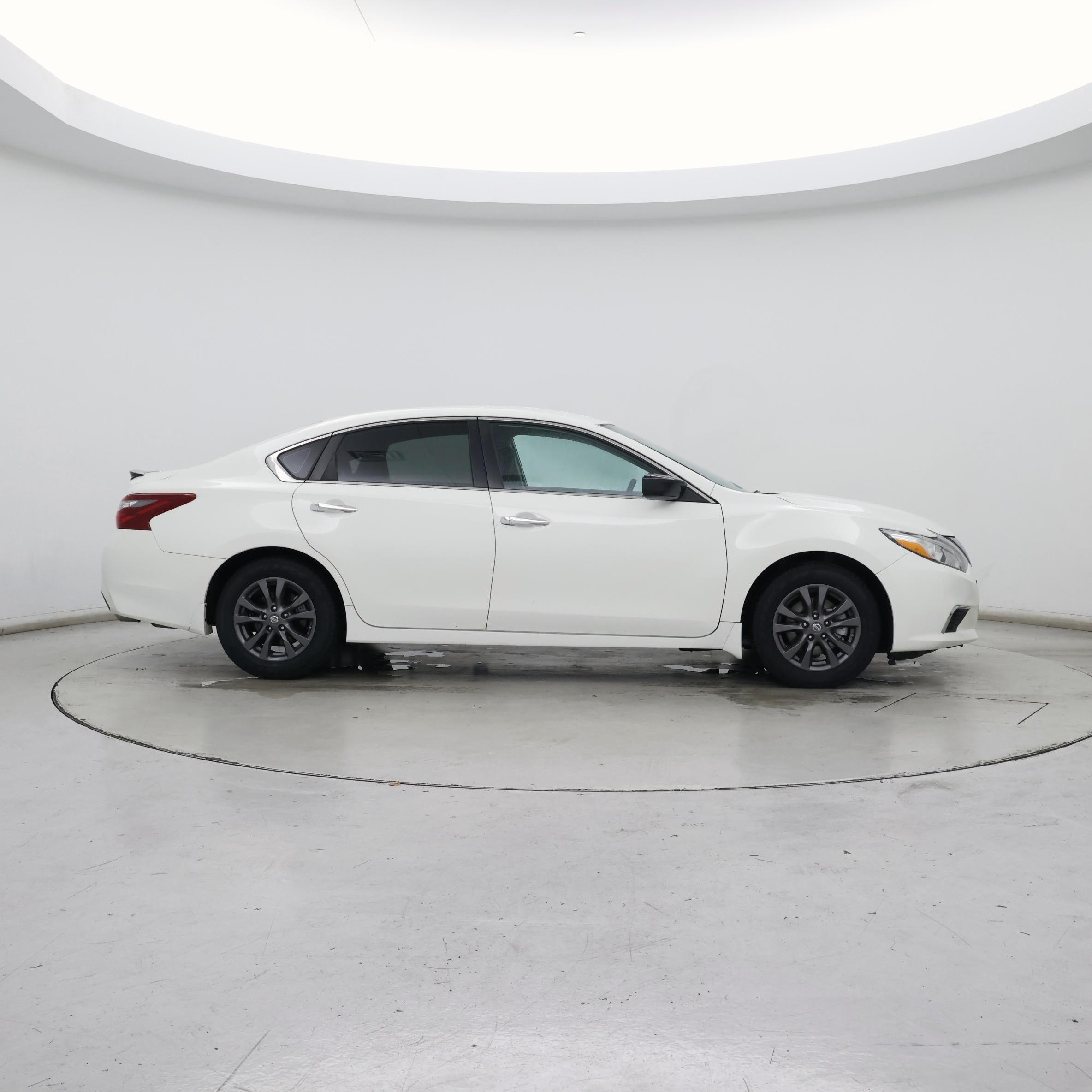 Thumbnail: 2018 Nissan Altima - 7