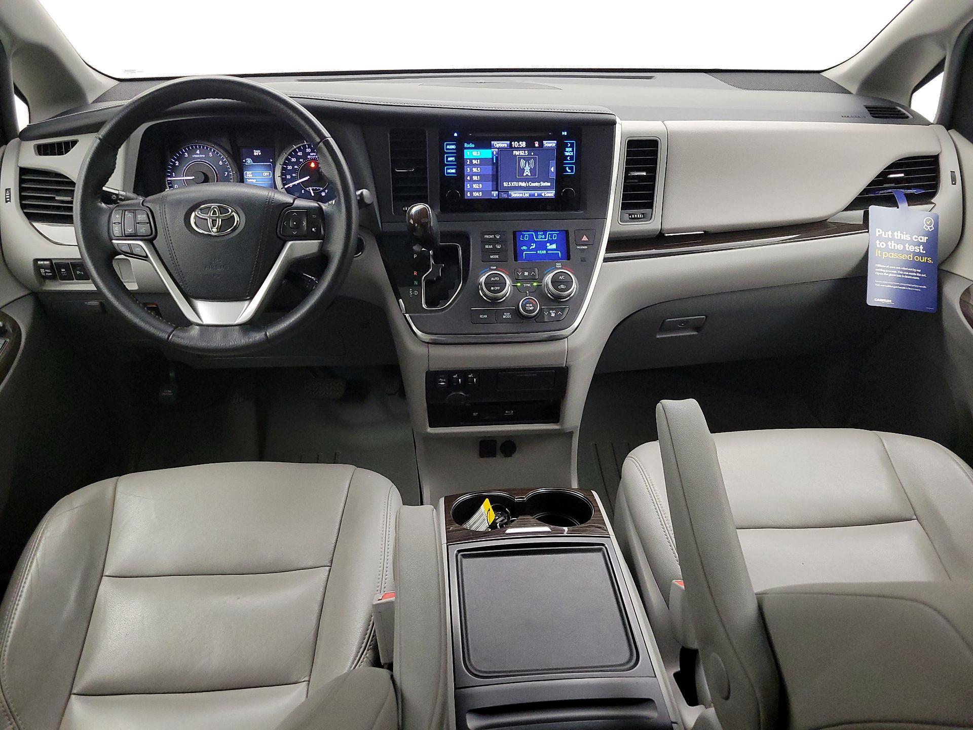 Thumbnail: 2017 Toyota Sienna - 9
