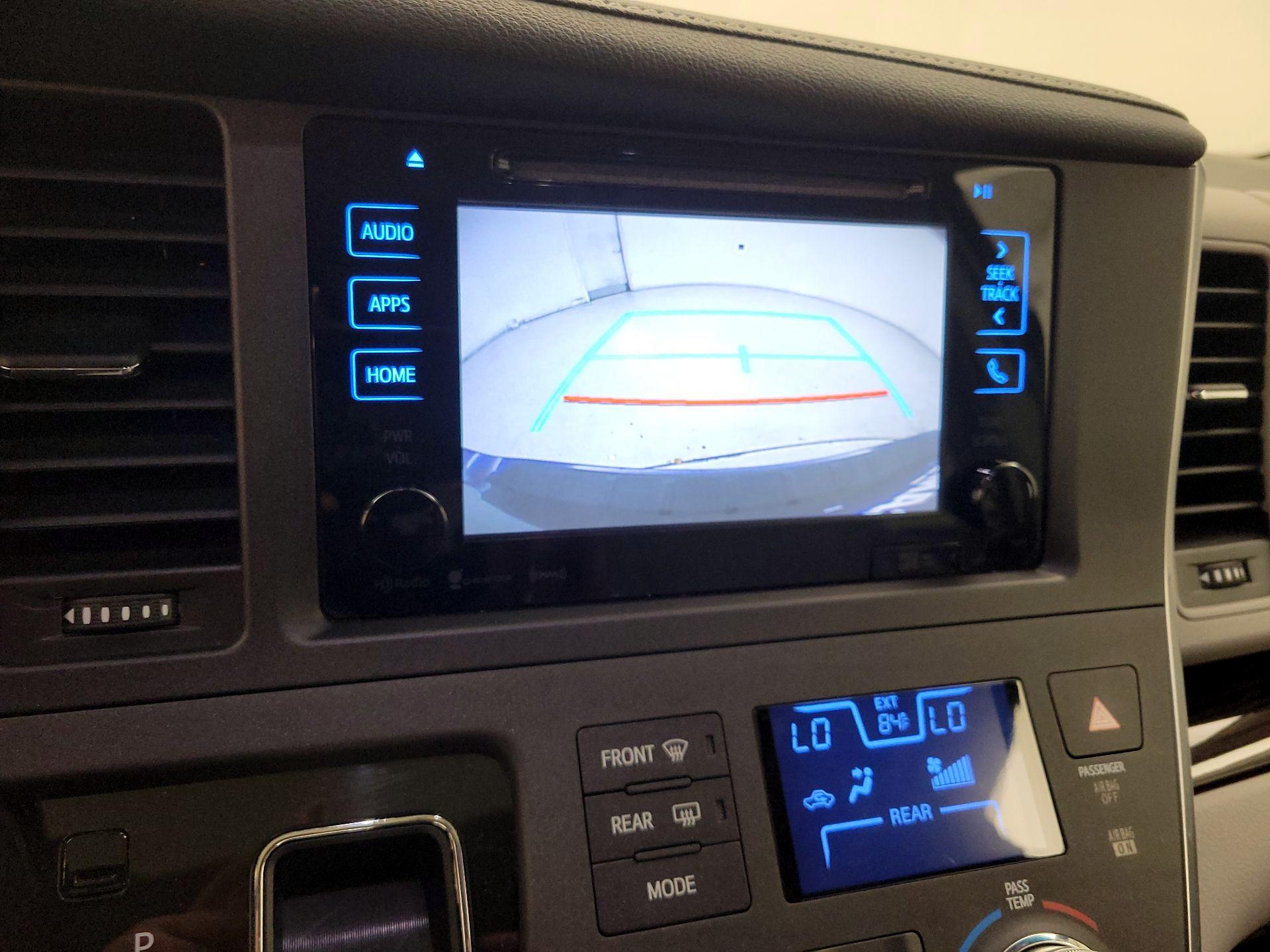 Thumbnail: 2017 Toyota Sienna - 15
