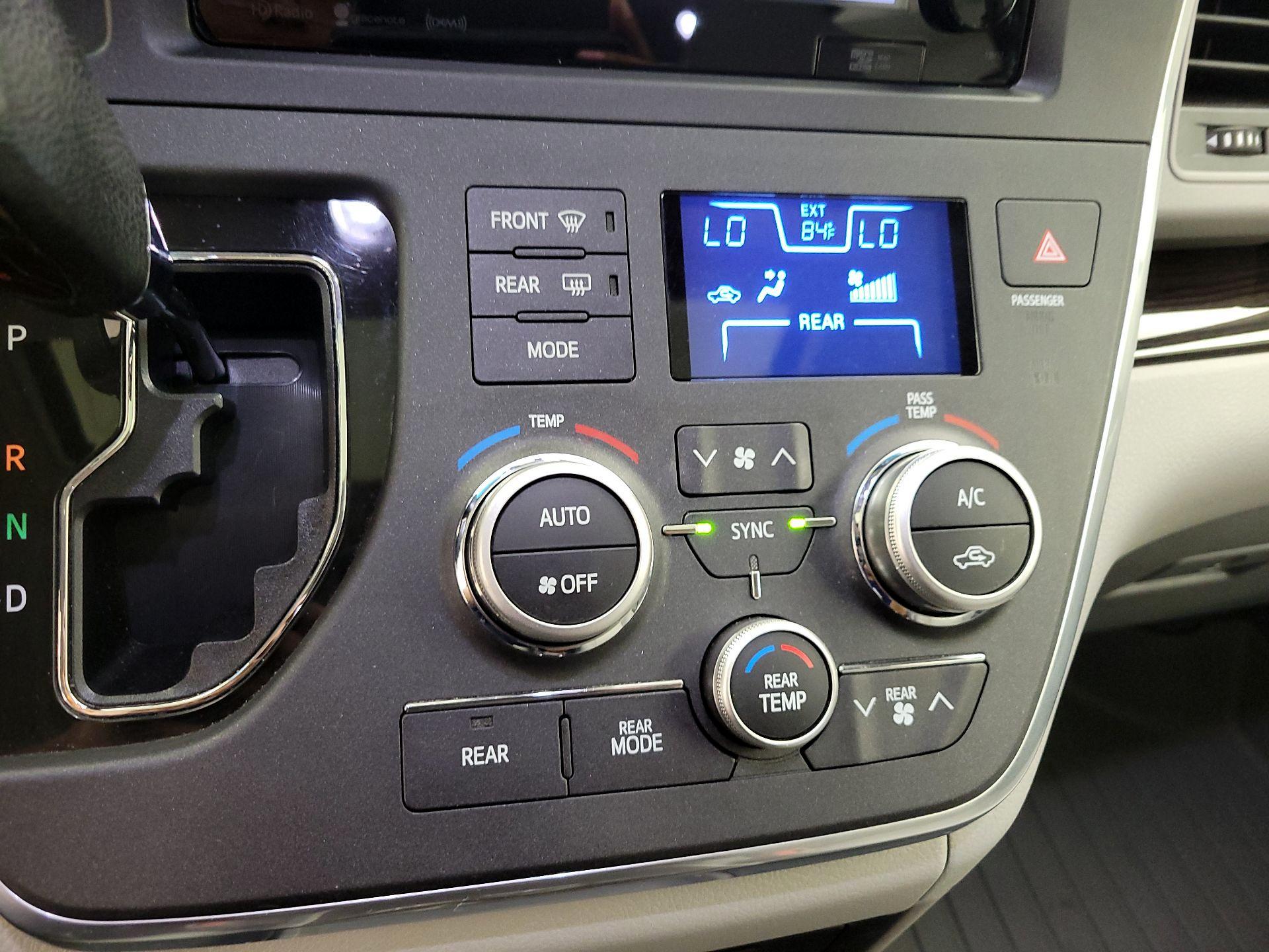 Thumbnail: 2017 Toyota Sienna - 17