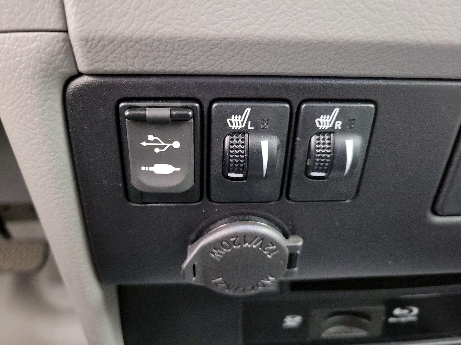 Thumbnail: 2017 Toyota Sienna - 19