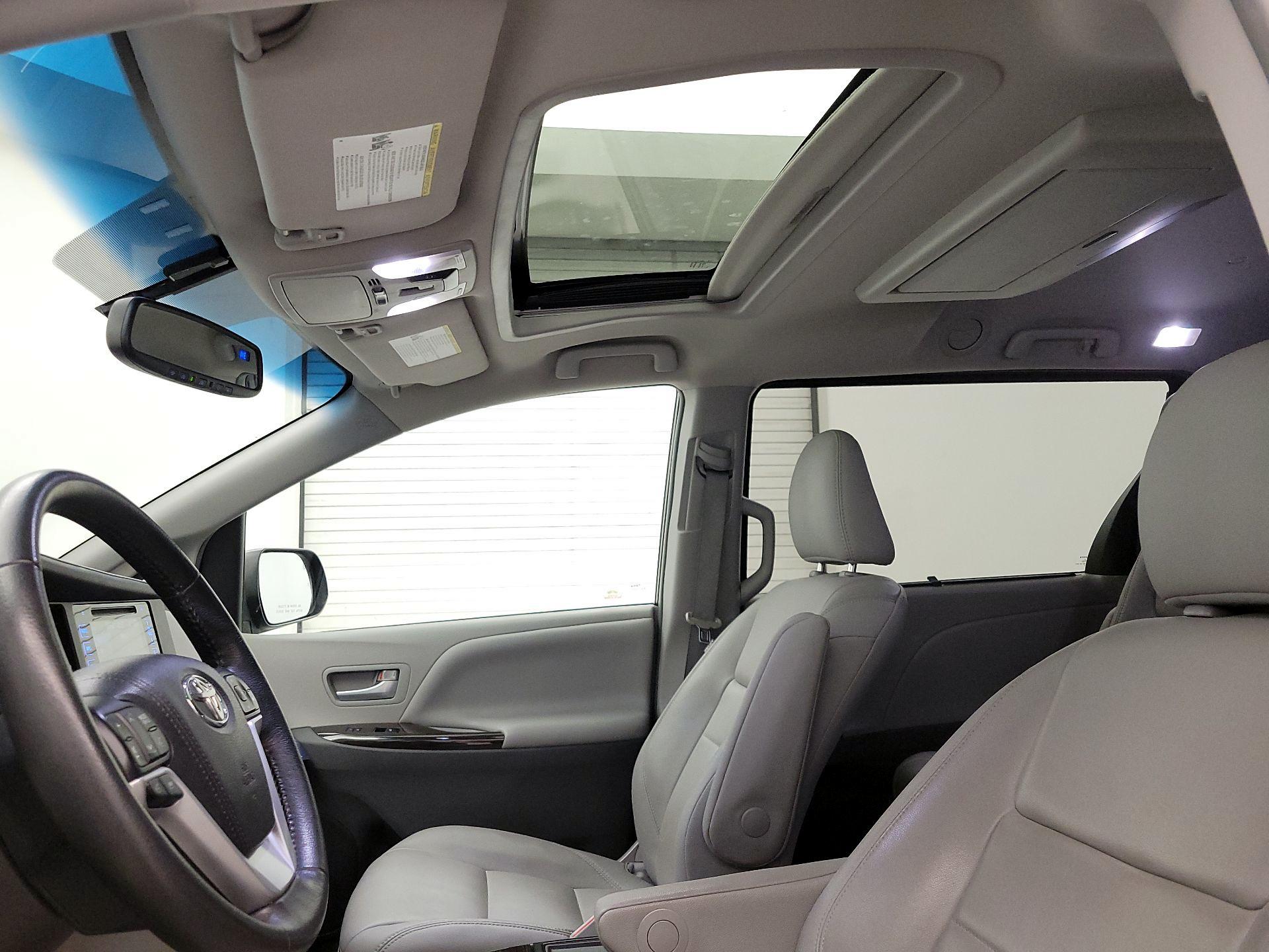 Thumbnail: 2017 Toyota Sienna - 20