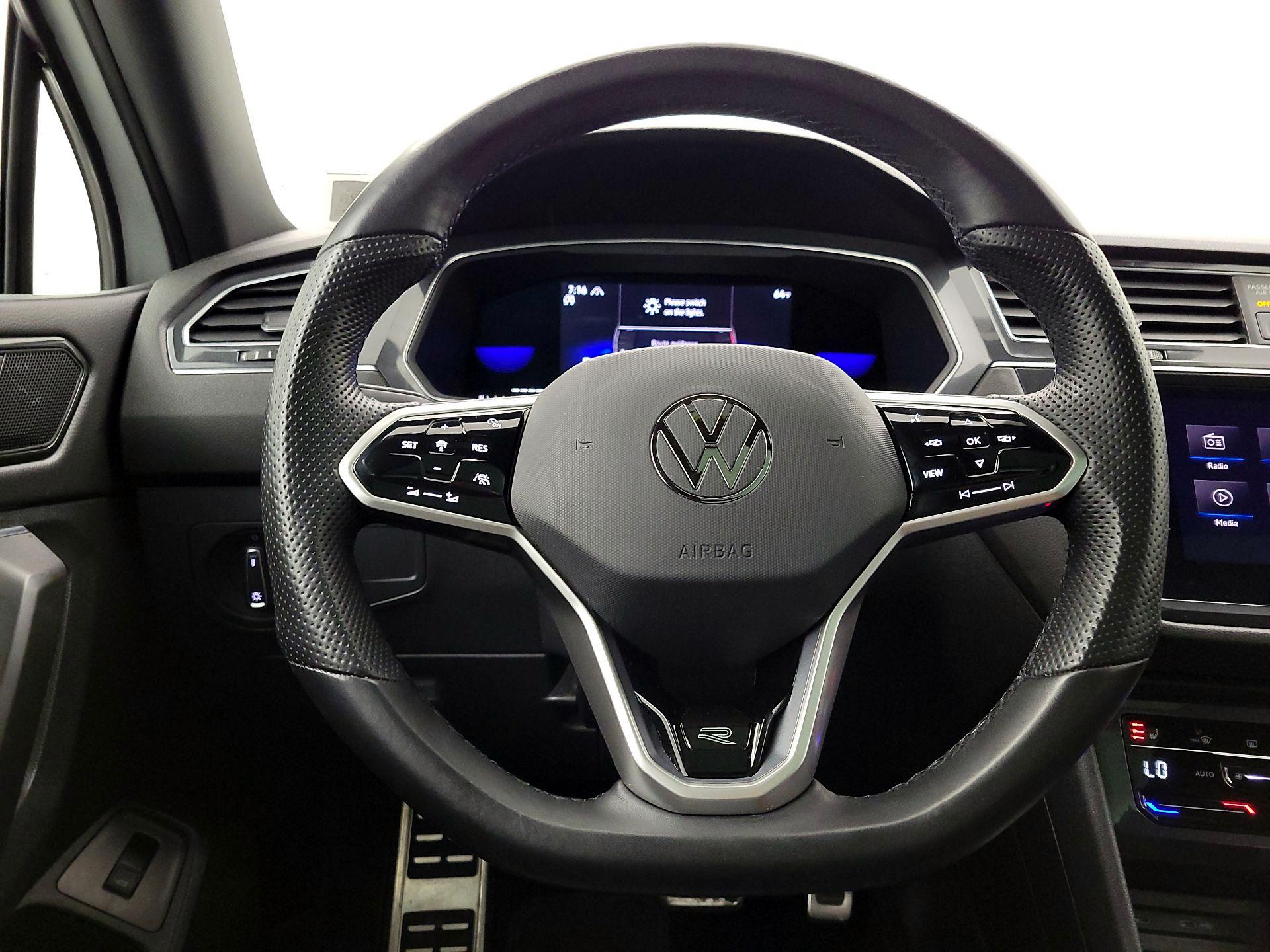 Thumbnail: 2022 Volkswagen Tiguan - 10