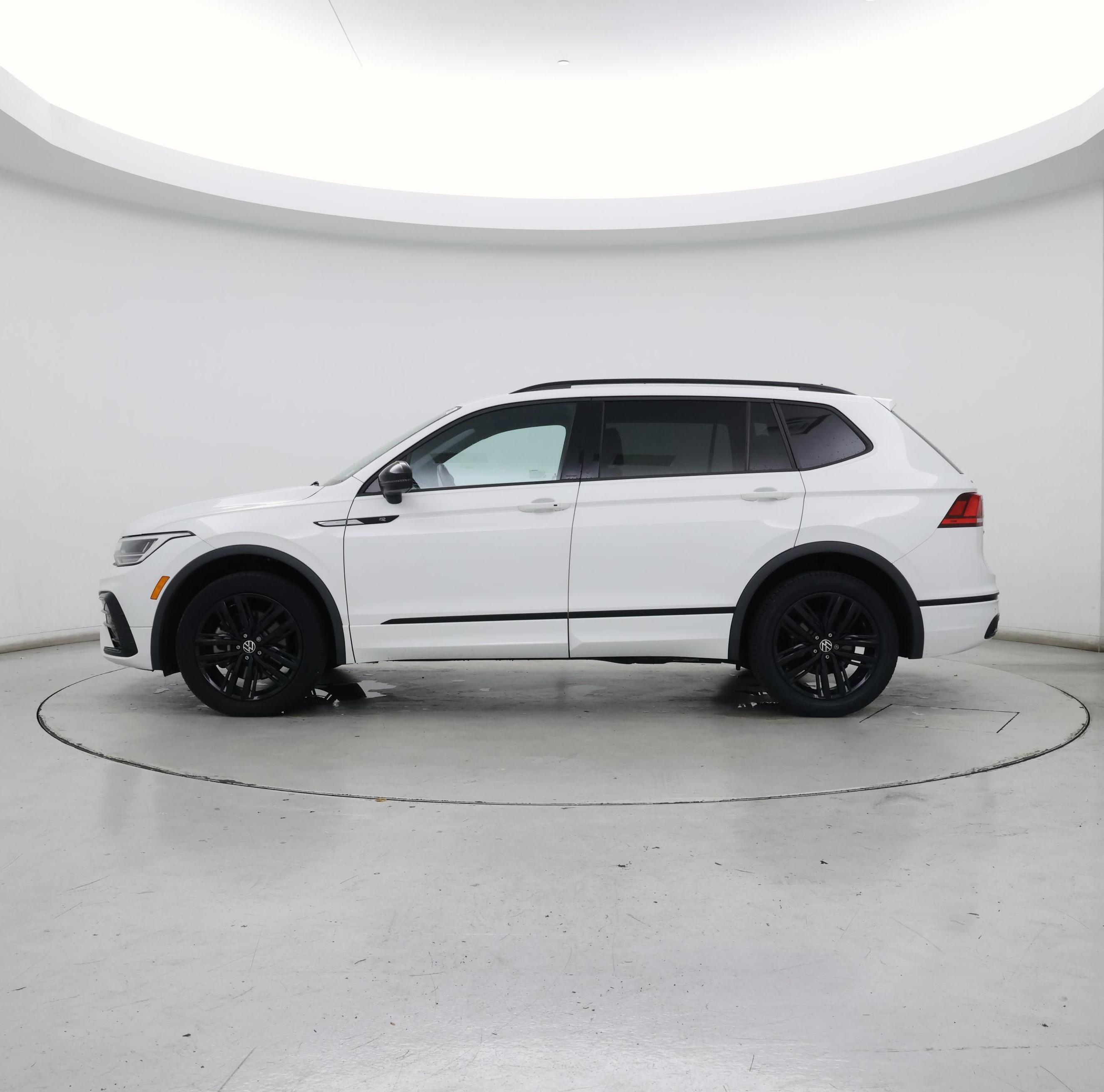 Thumbnail: 2022 Volkswagen Tiguan - 3