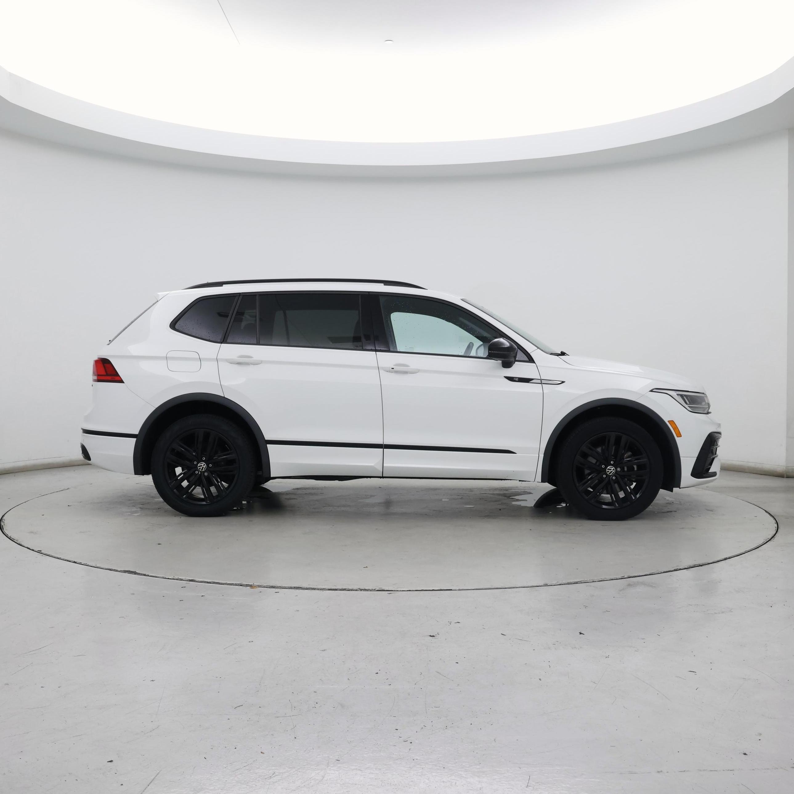 Thumbnail: 2022 Volkswagen Tiguan - 7