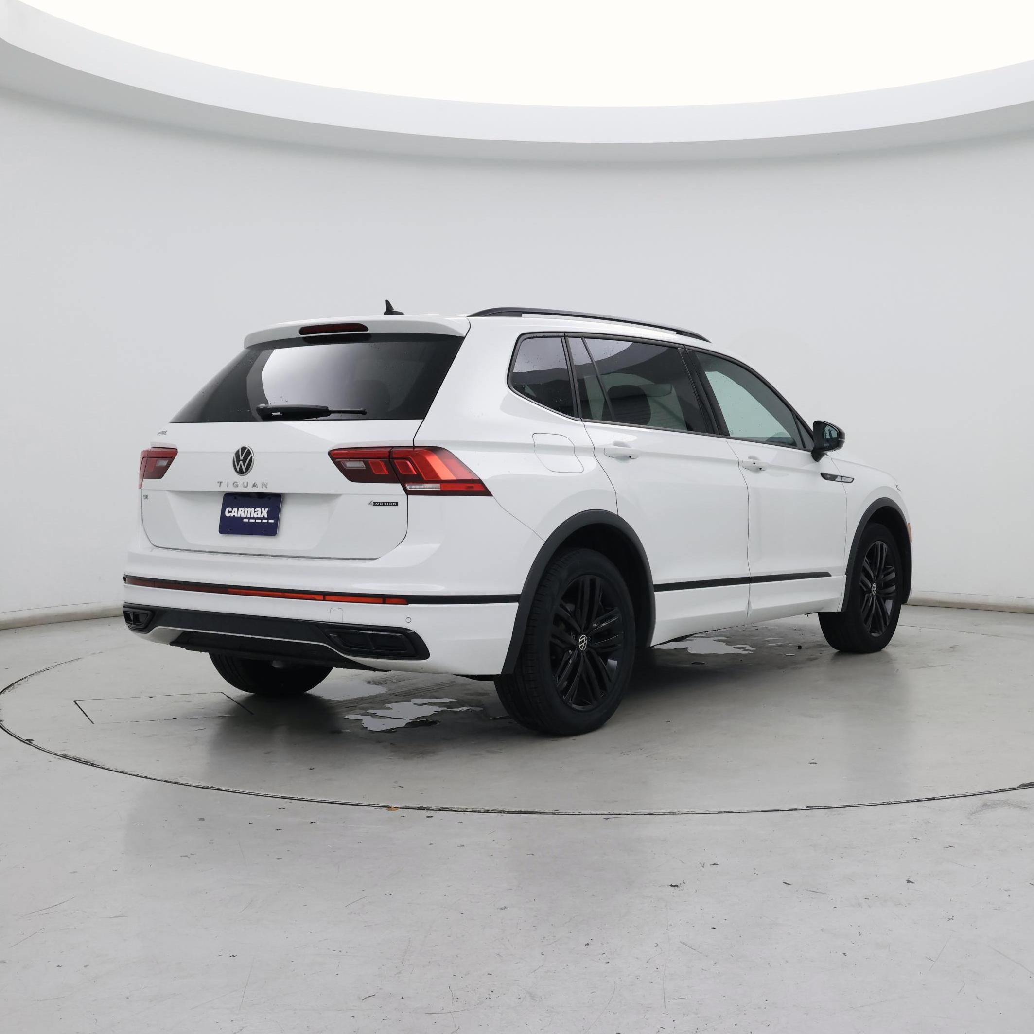 Thumbnail: 2022 Volkswagen Tiguan - 8