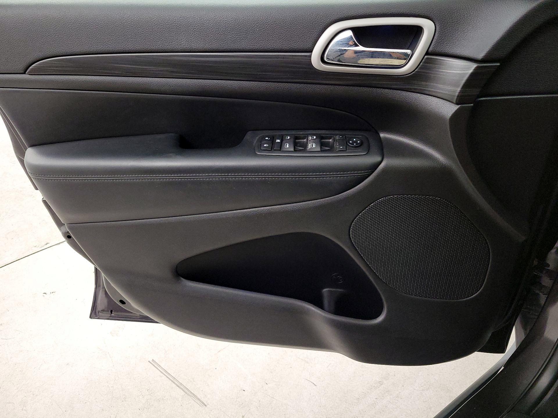 Thumbnail: 2019 Jeep Grand Cherokee - 12