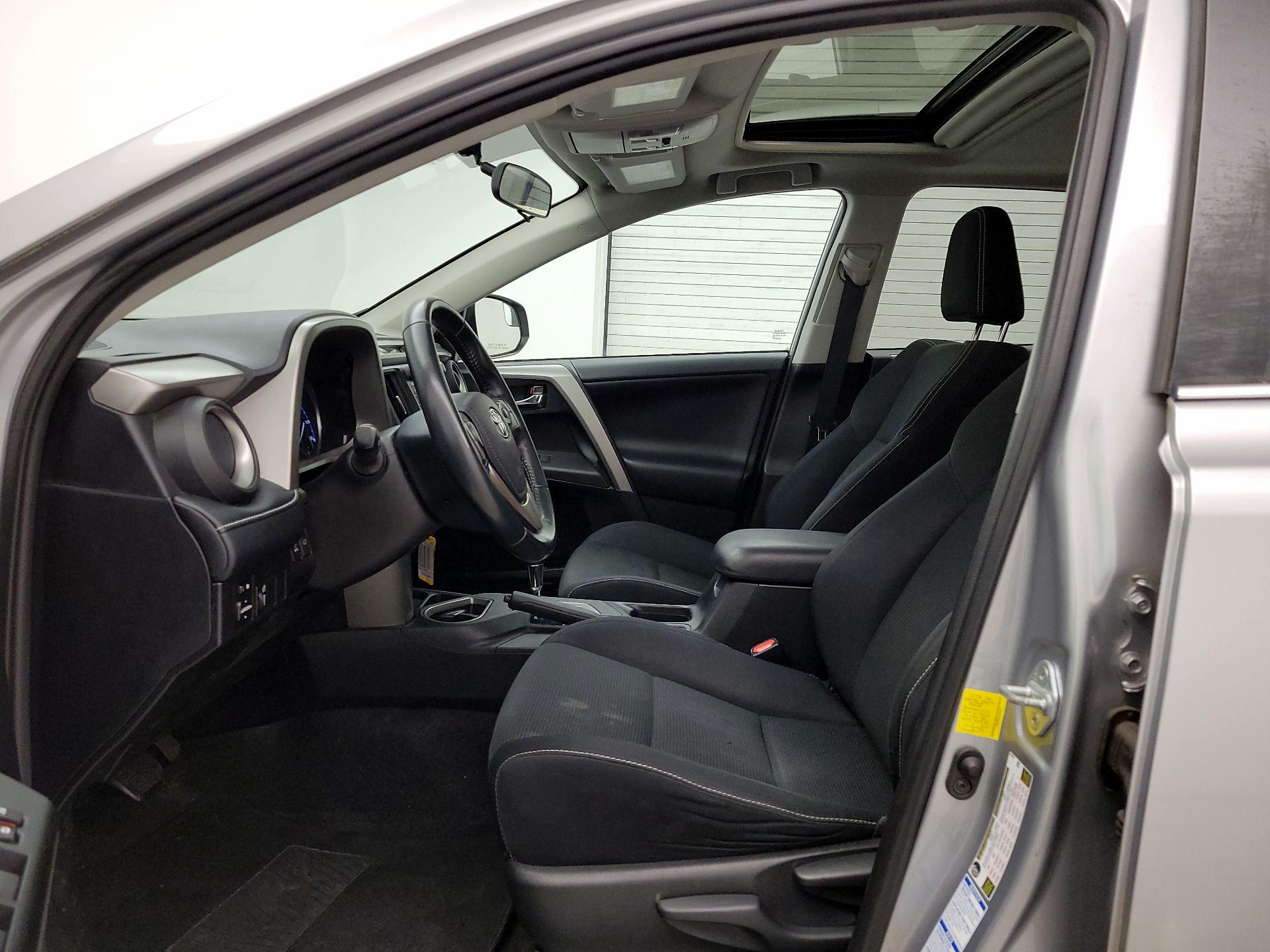 Thumbnail: 2016 Toyota RAV4 - 11