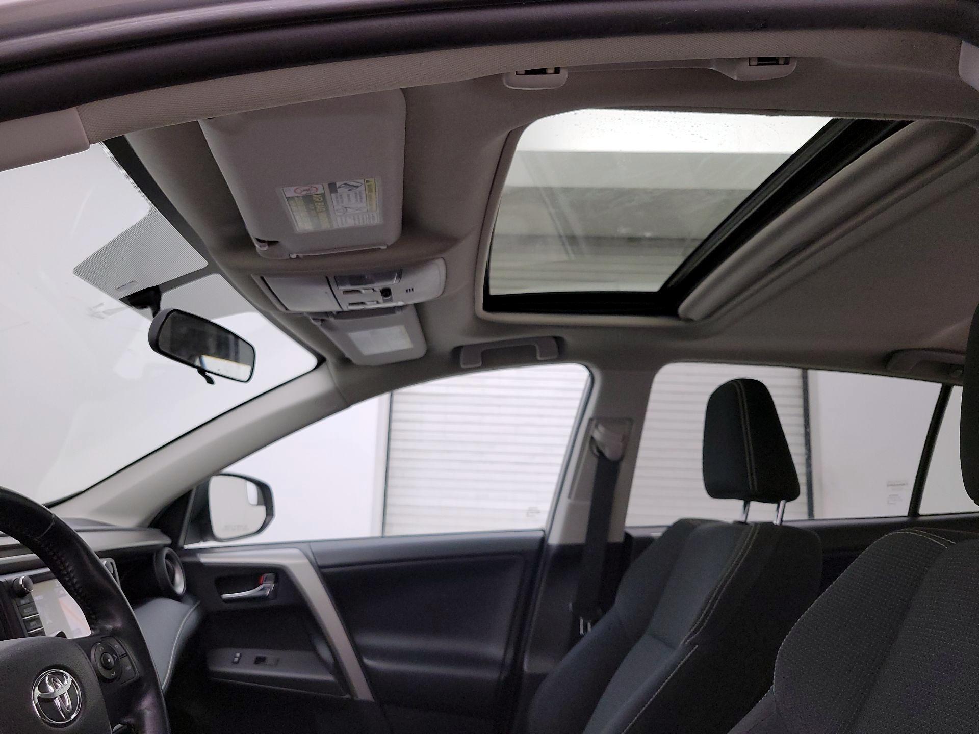 Thumbnail: 2016 Toyota RAV4 - 20