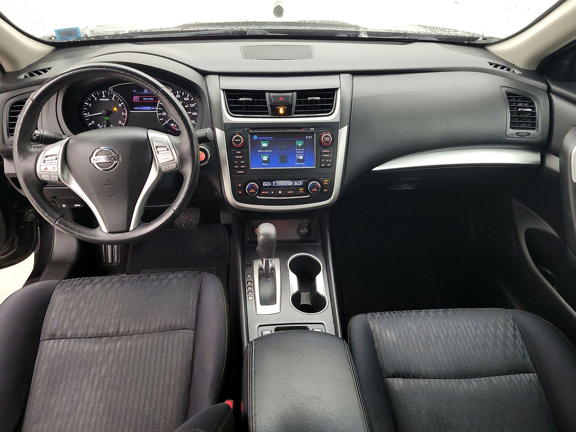 Thumbnail: 2017 Nissan Altima - 9