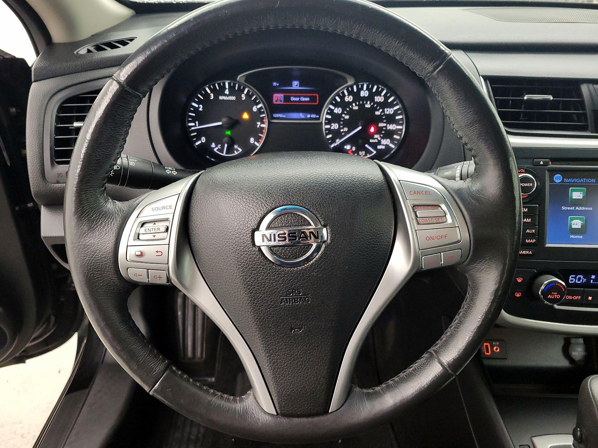 Thumbnail: 2017 Nissan Altima - 10