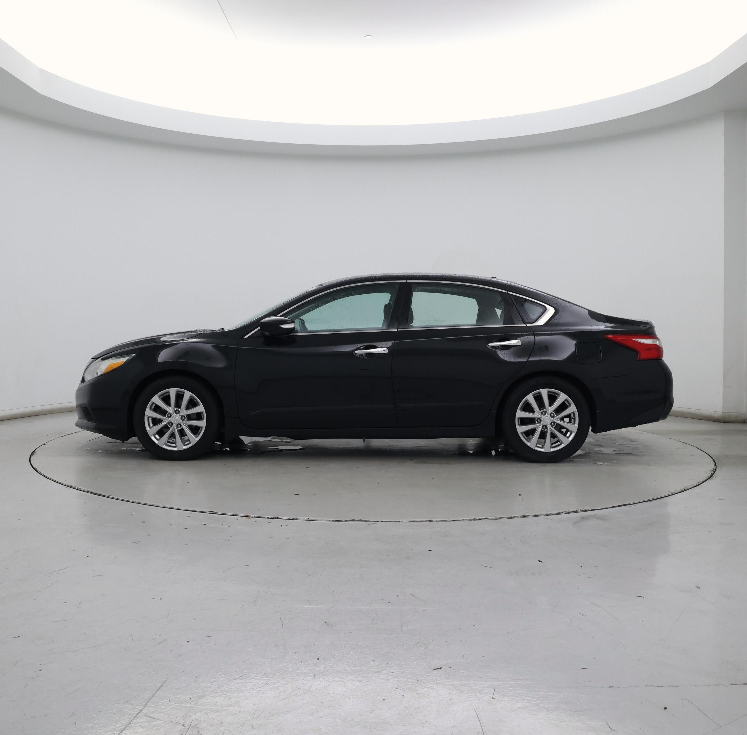 Thumbnail: 2017 Nissan Altima - 3
