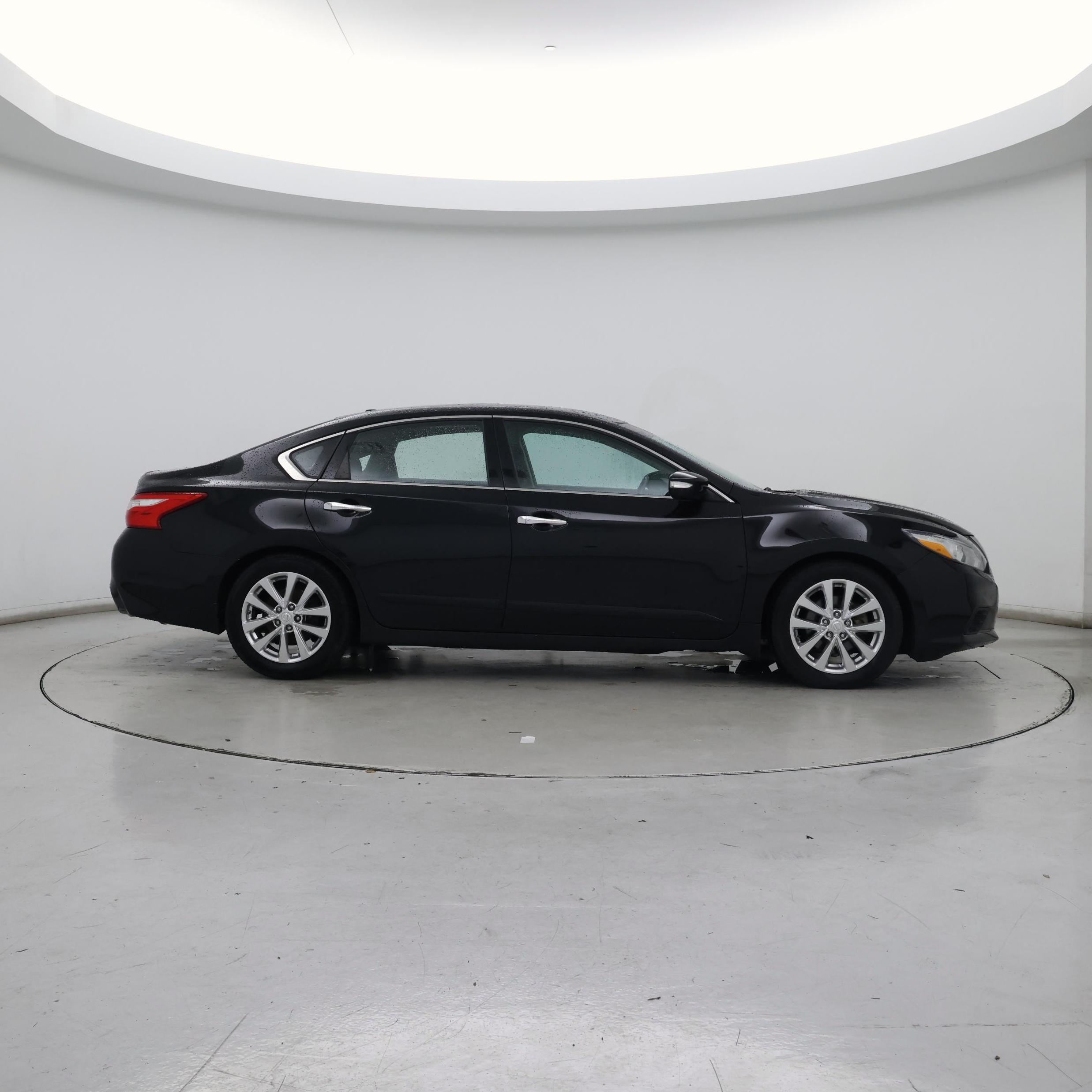 Thumbnail: 2017 Nissan Altima - 7