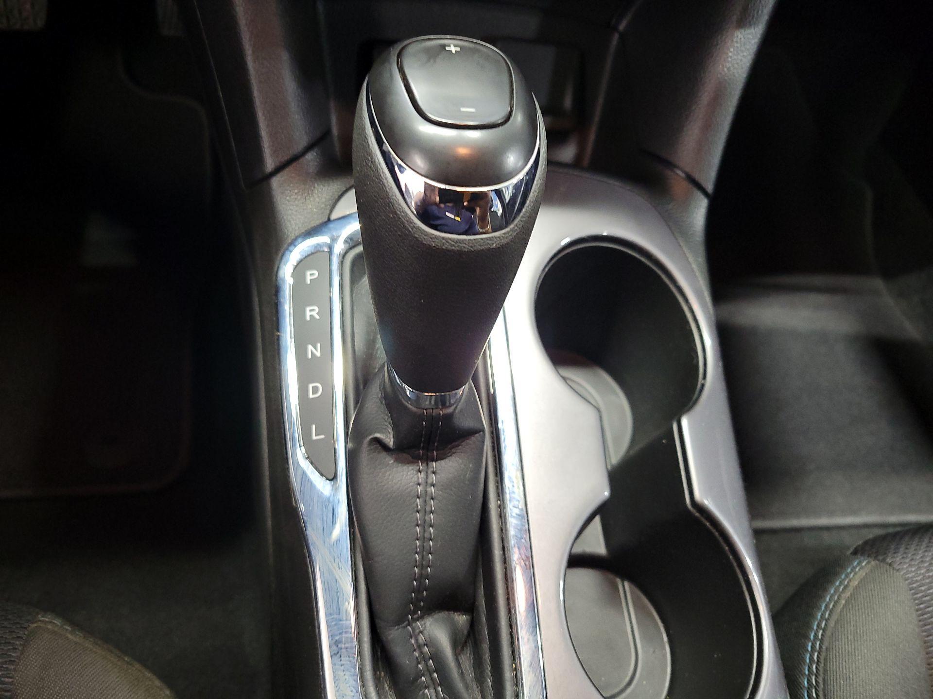 Thumbnail: 2019 Chevrolet Cruze - 17