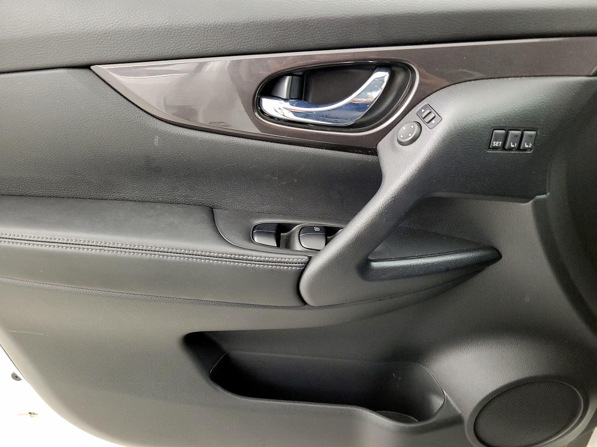 Thumbnail: 2019 Nissan Rogue - 12
