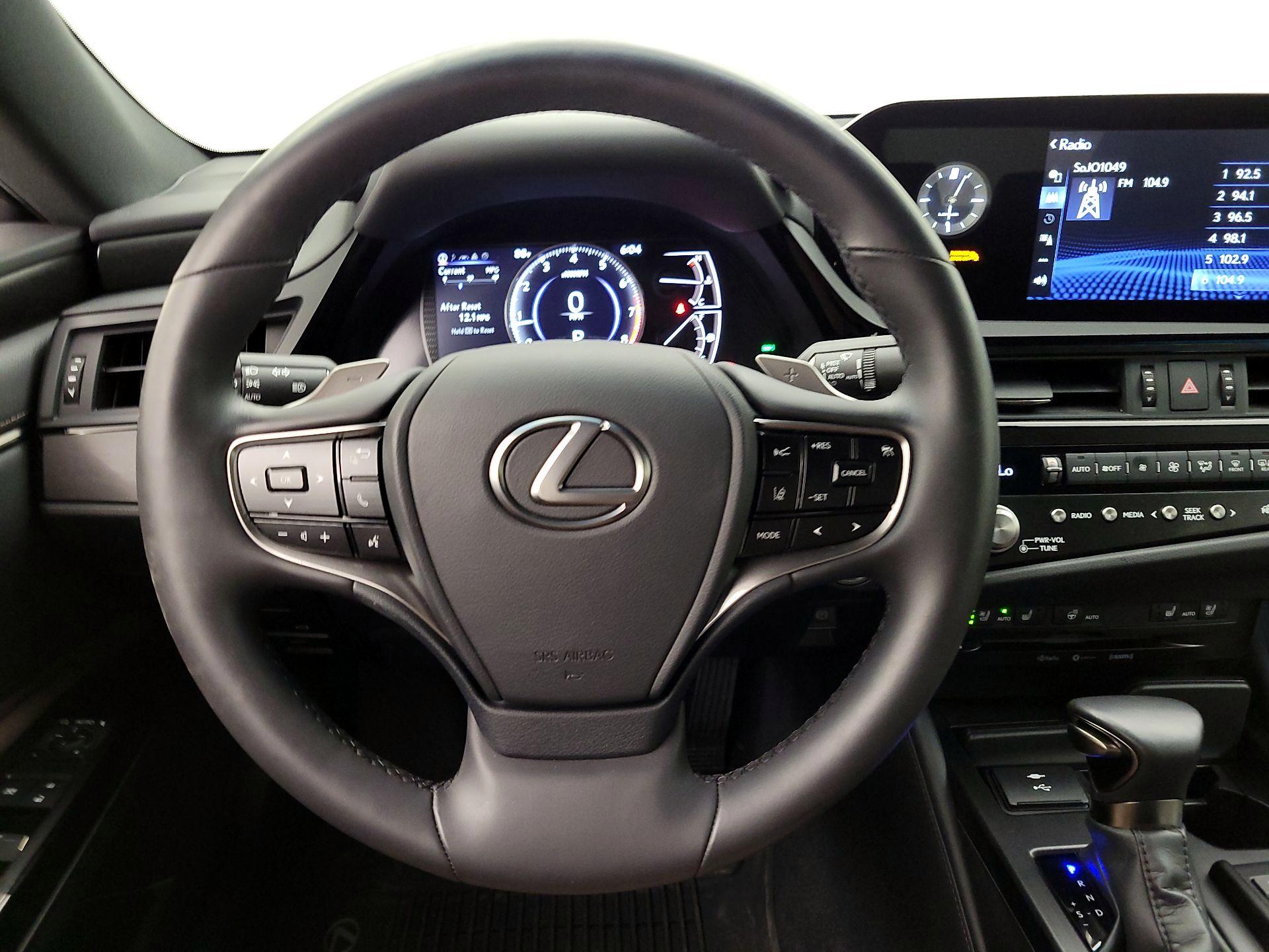 Thumbnail: 2022 Lexus ES - 10