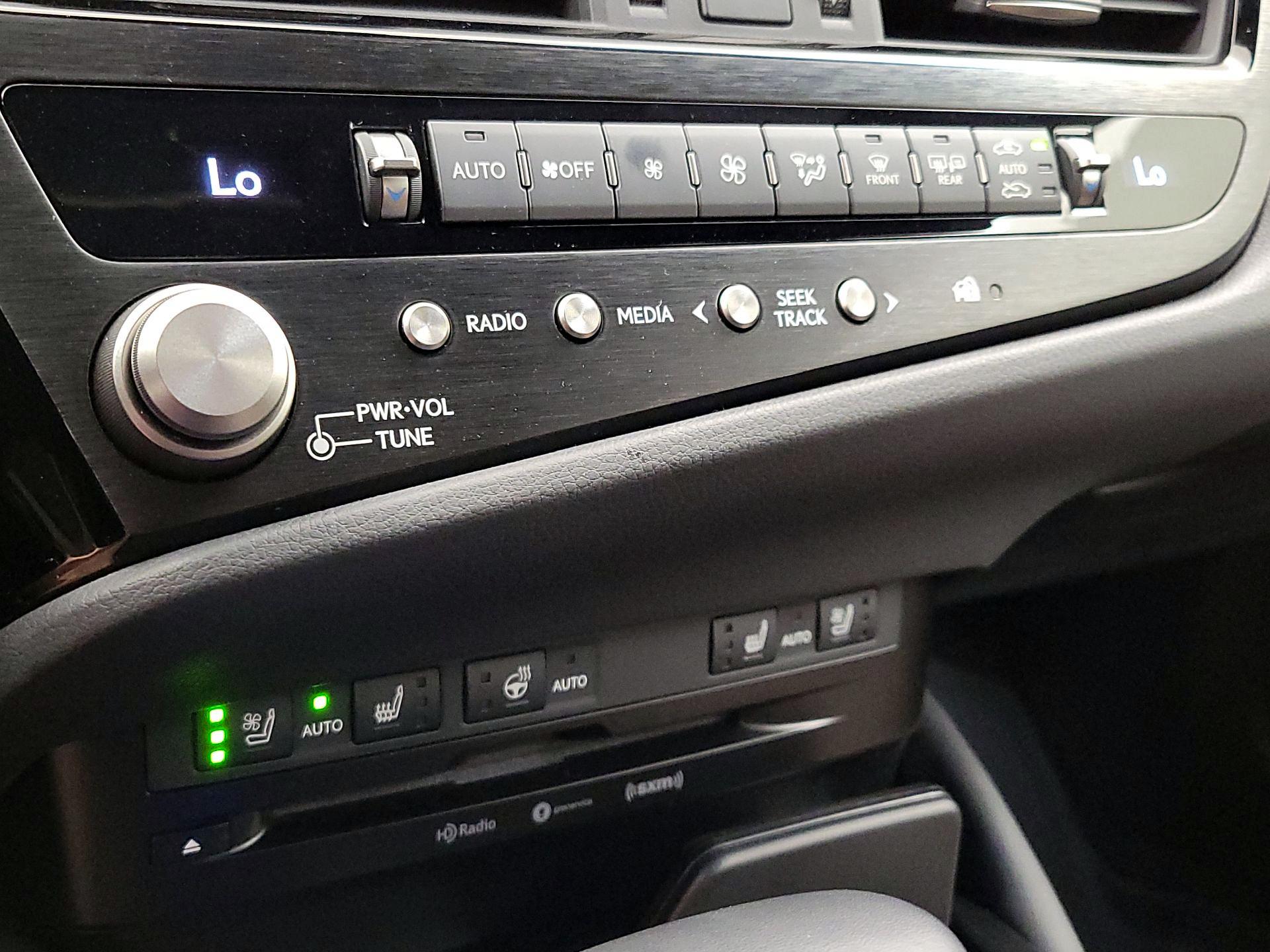 Thumbnail: 2022 Lexus ES - 16