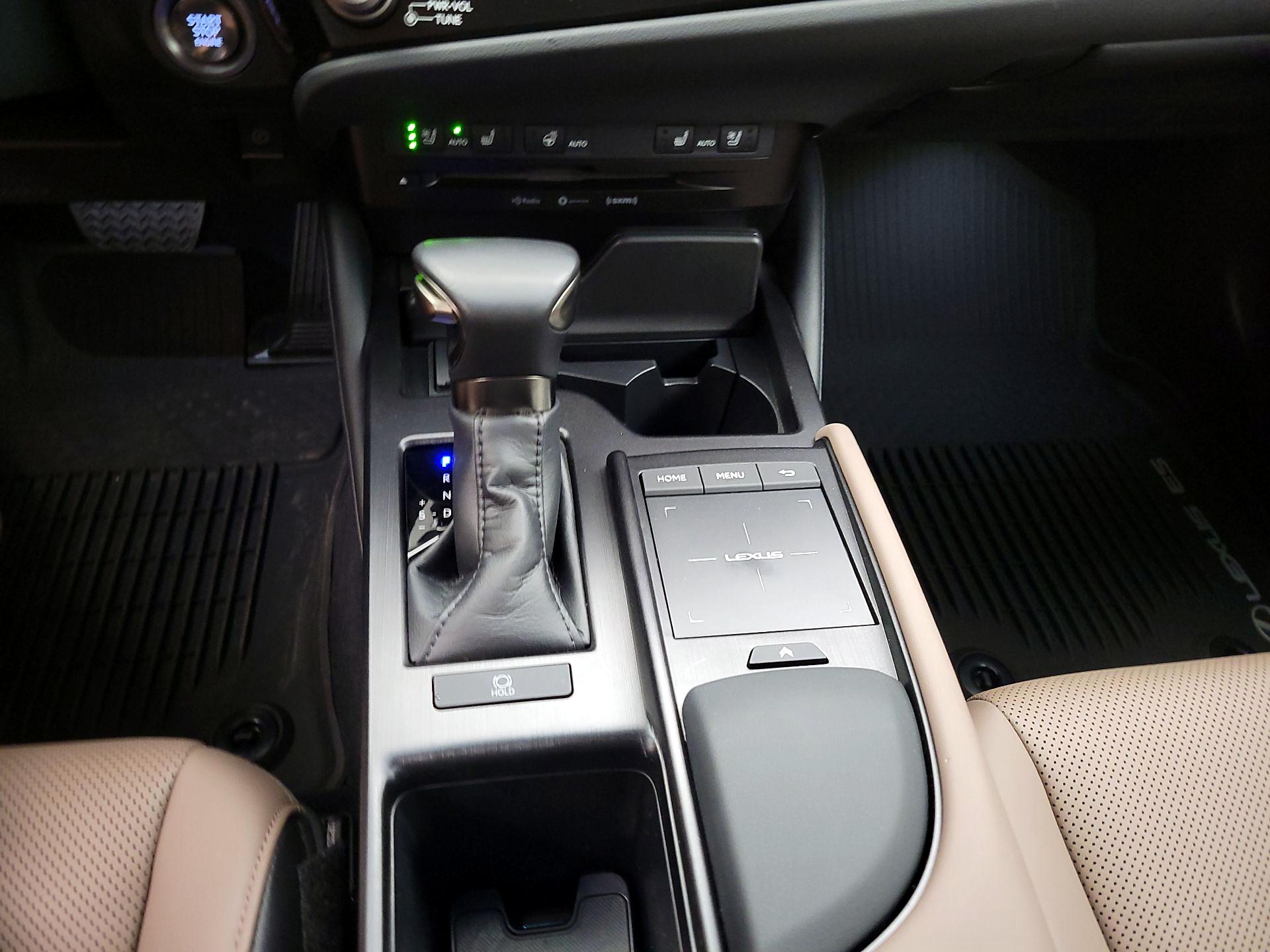 Thumbnail: 2022 Lexus ES - 17