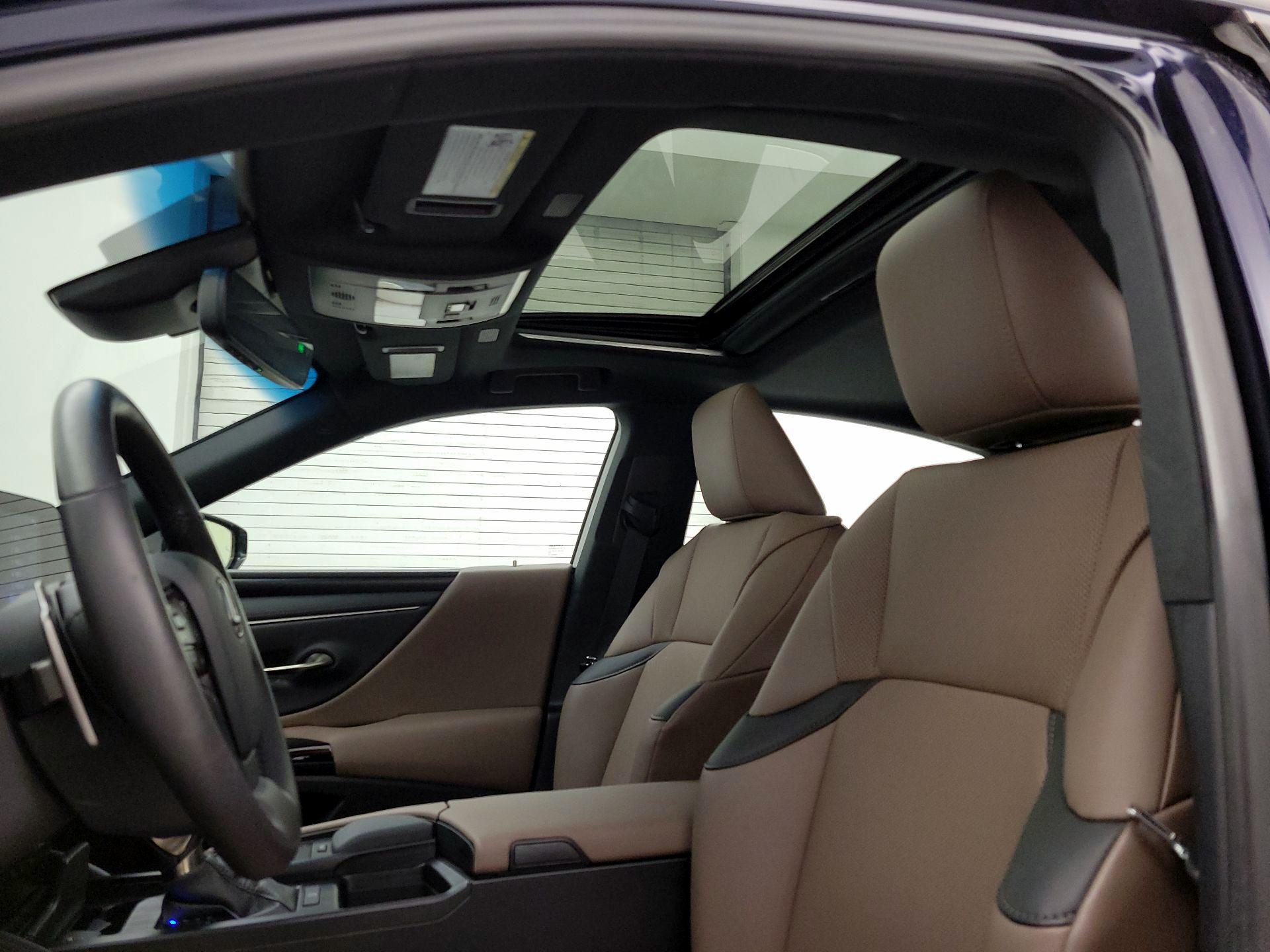 Thumbnail: 2022 Lexus ES - 19