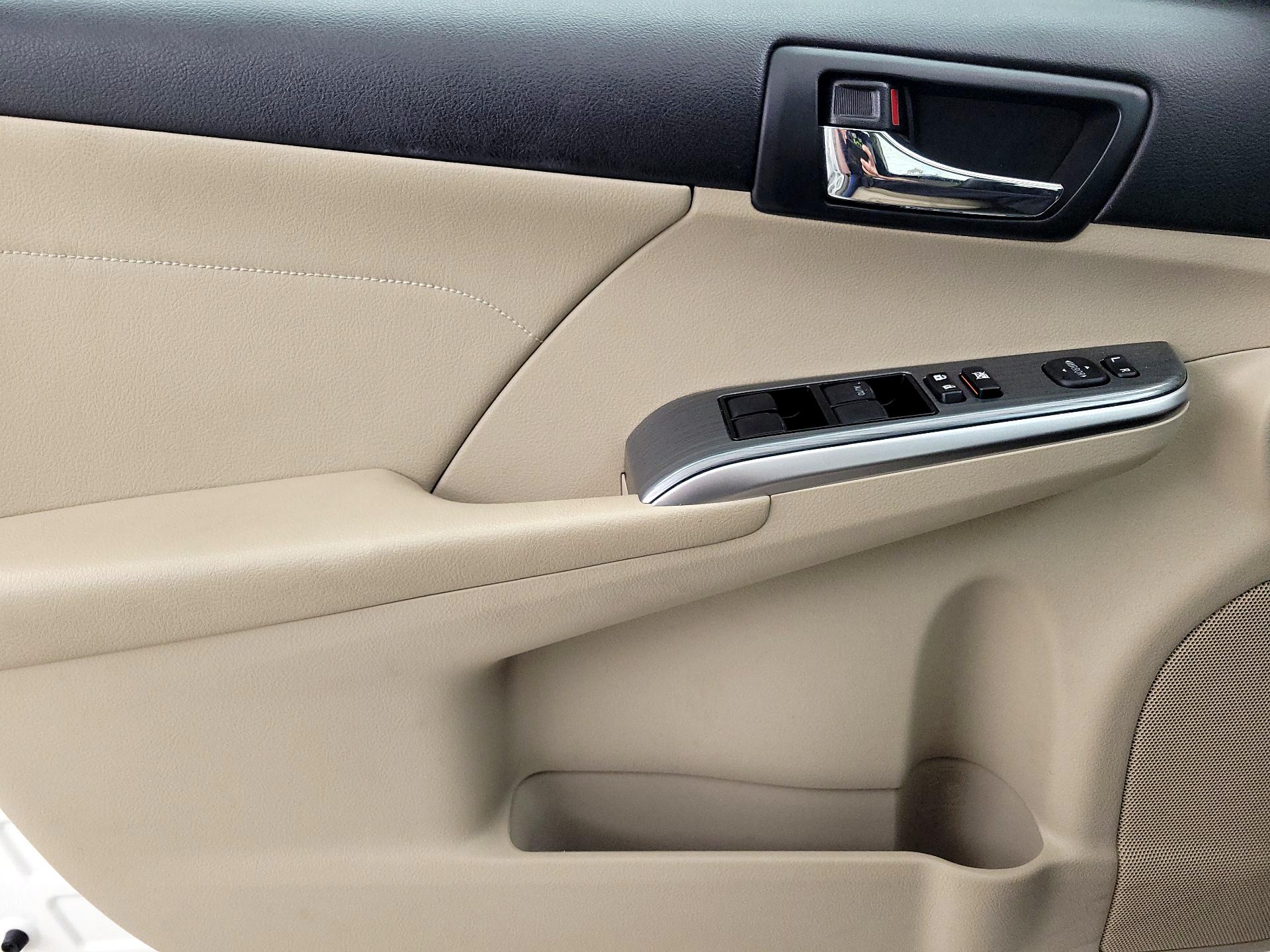 Thumbnail: 2014 Toyota Camry - 12
