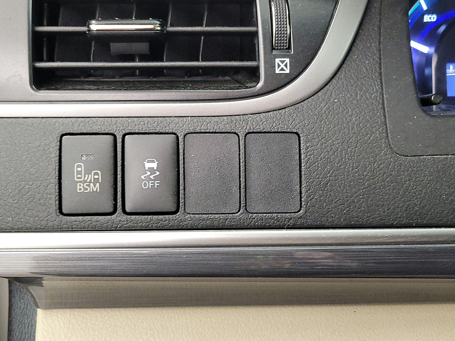 Thumbnail: 2014 Toyota Camry - 13