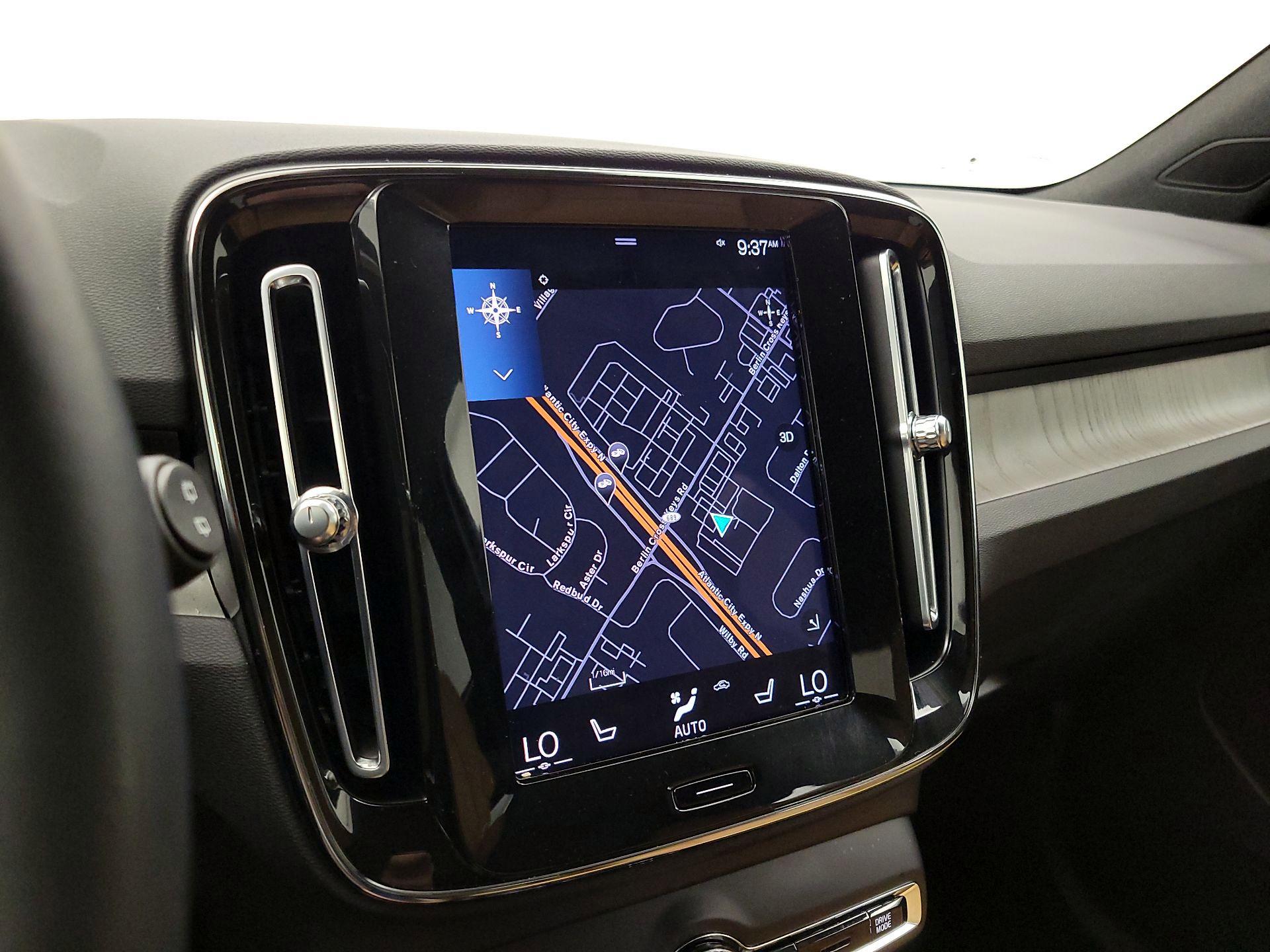 Thumbnail: 2021 Volvo XC40 - 14