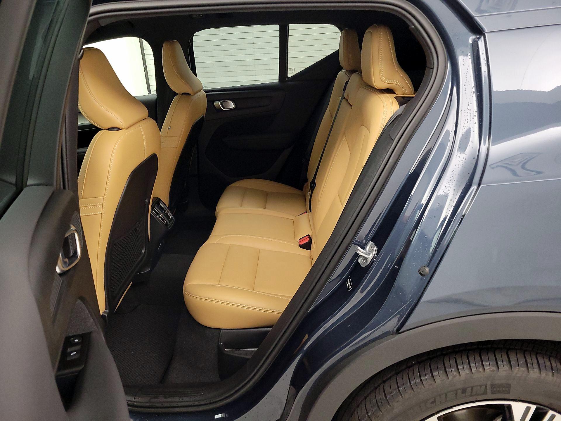 Thumbnail: 2021 Volvo XC40 - 20