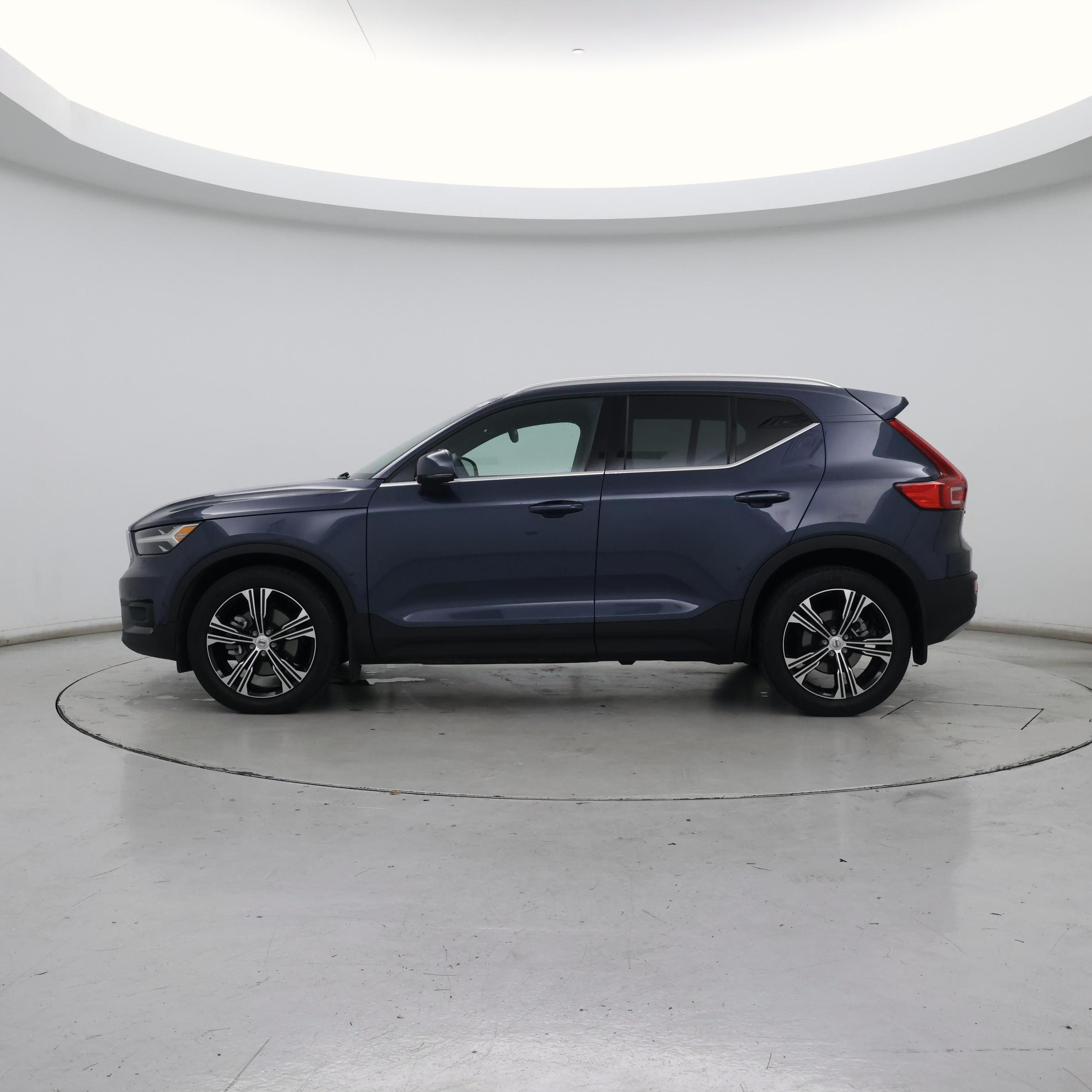 Thumbnail: 2021 Volvo XC40 - 3